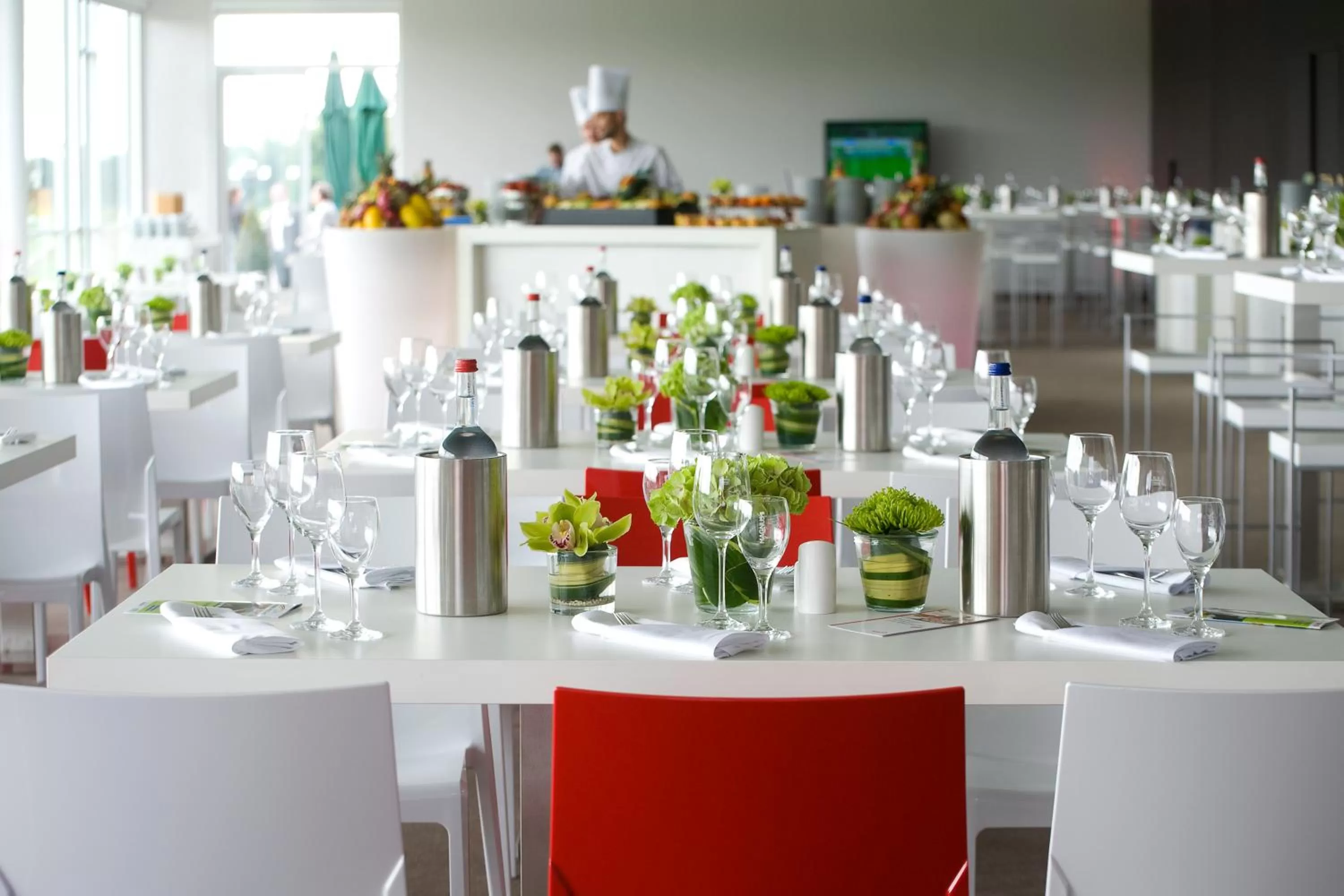 Restaurant/places to eat in ATLANTIC Hotel Galopprennbahn