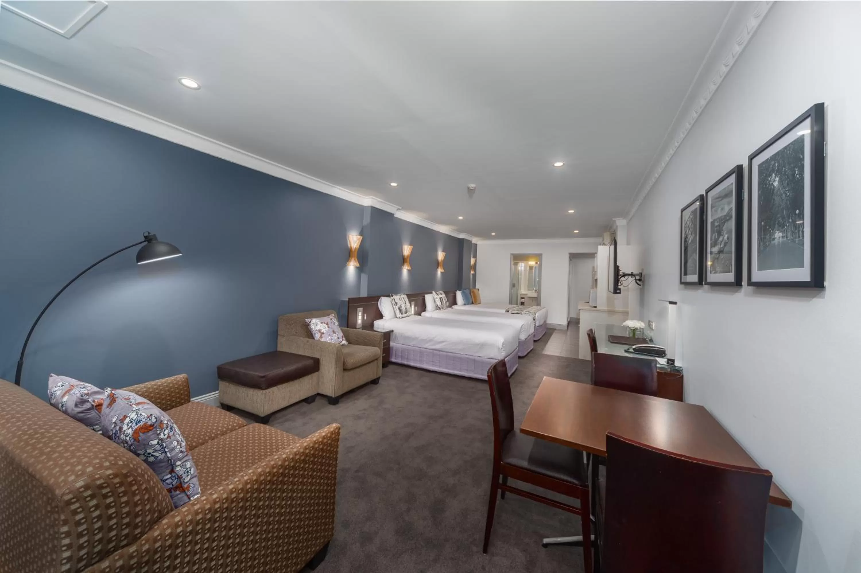 Bed in Hyde Park Inn