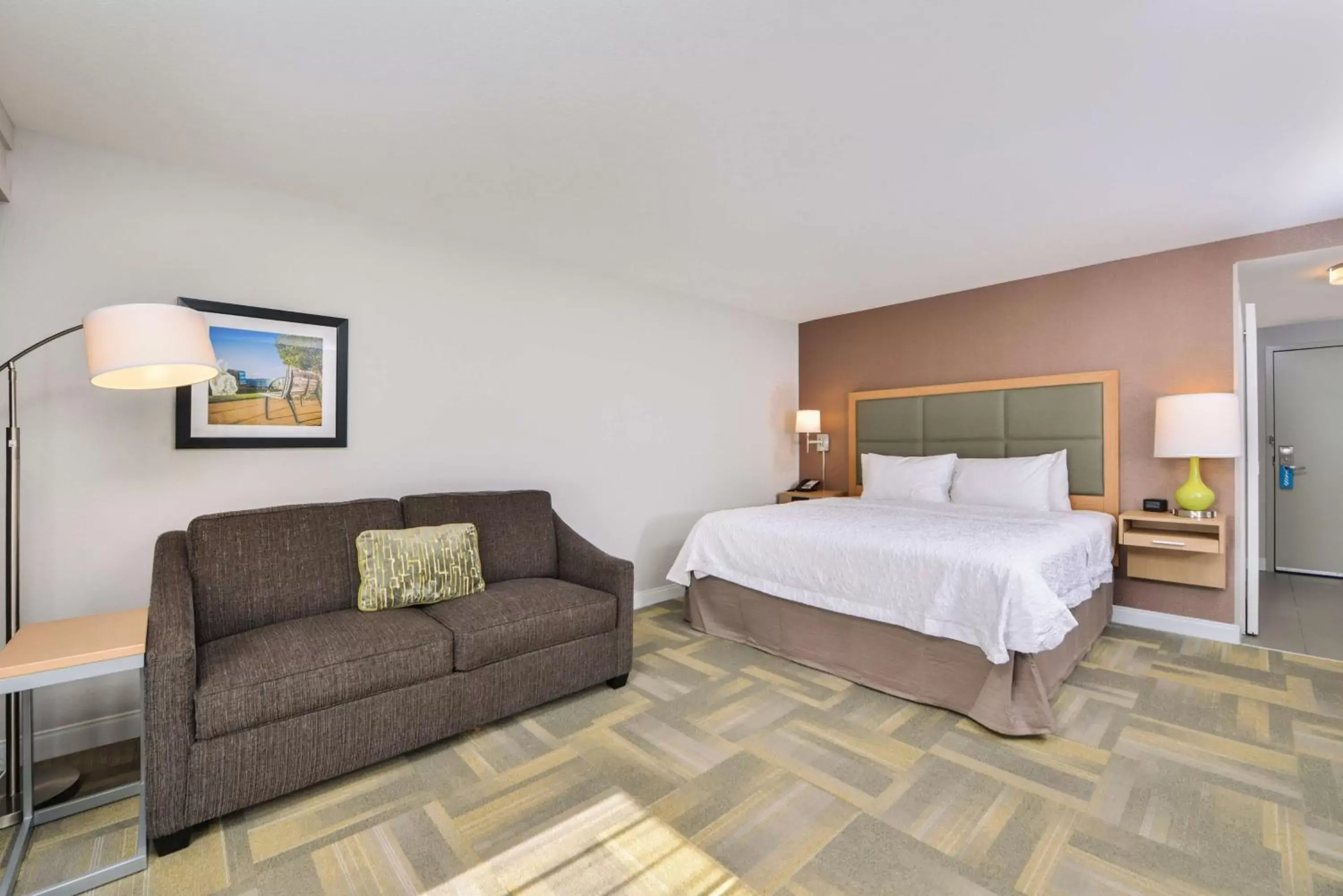 Bed in Hampton Inn and Suites Altoona-Des Moines by Hilton