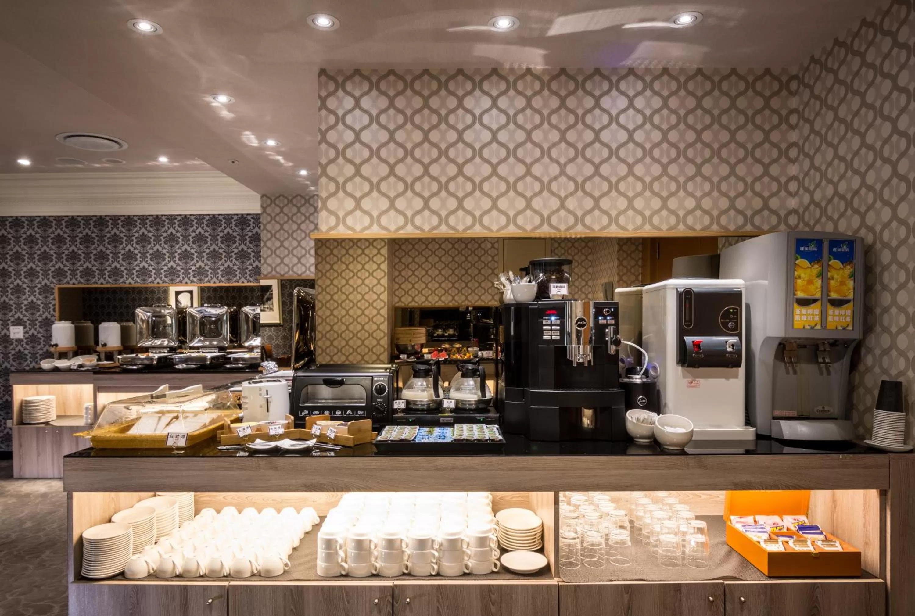 Restaurant/places to eat in Formosa Corridor Hotel