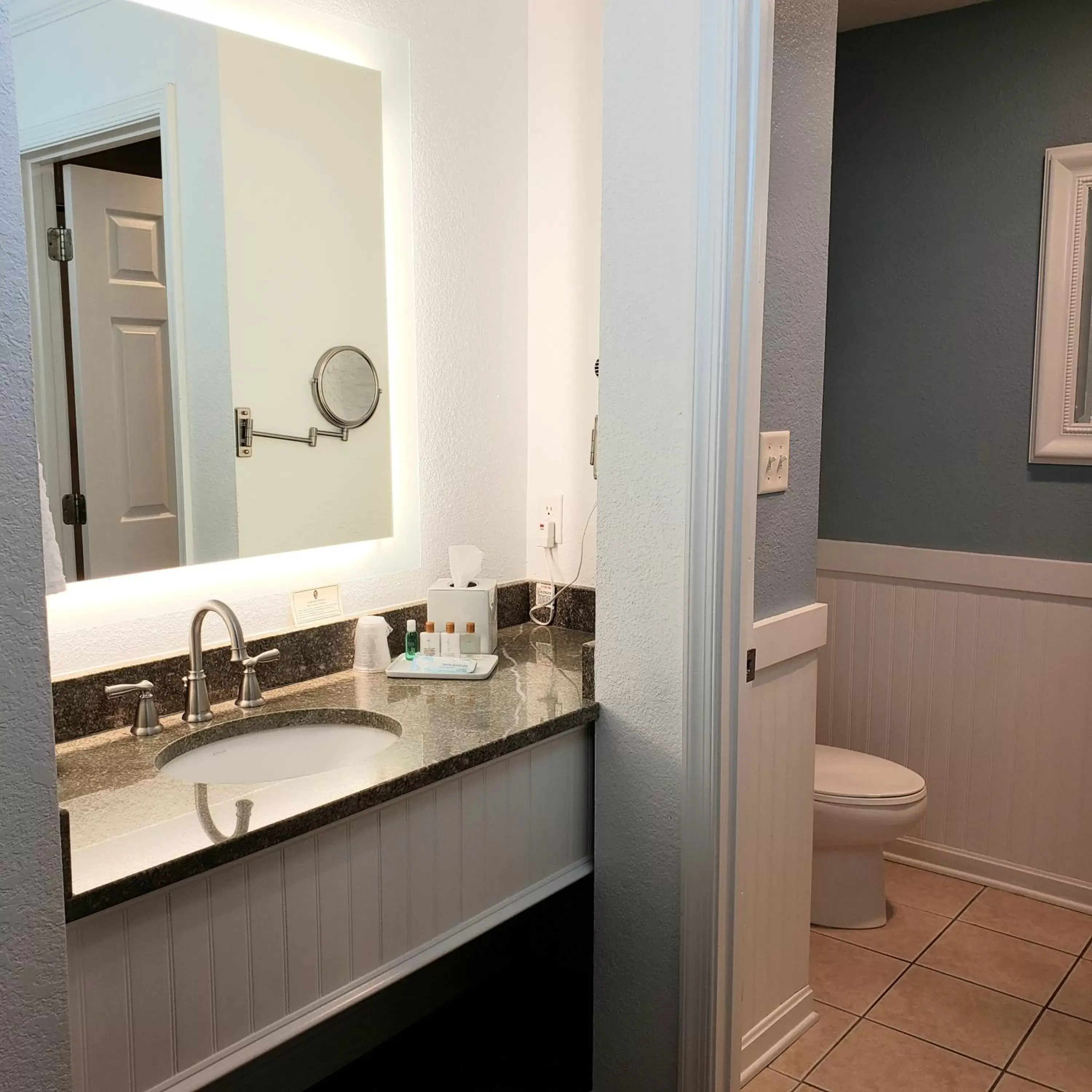 Bathroom in Avenue Inn & Spa