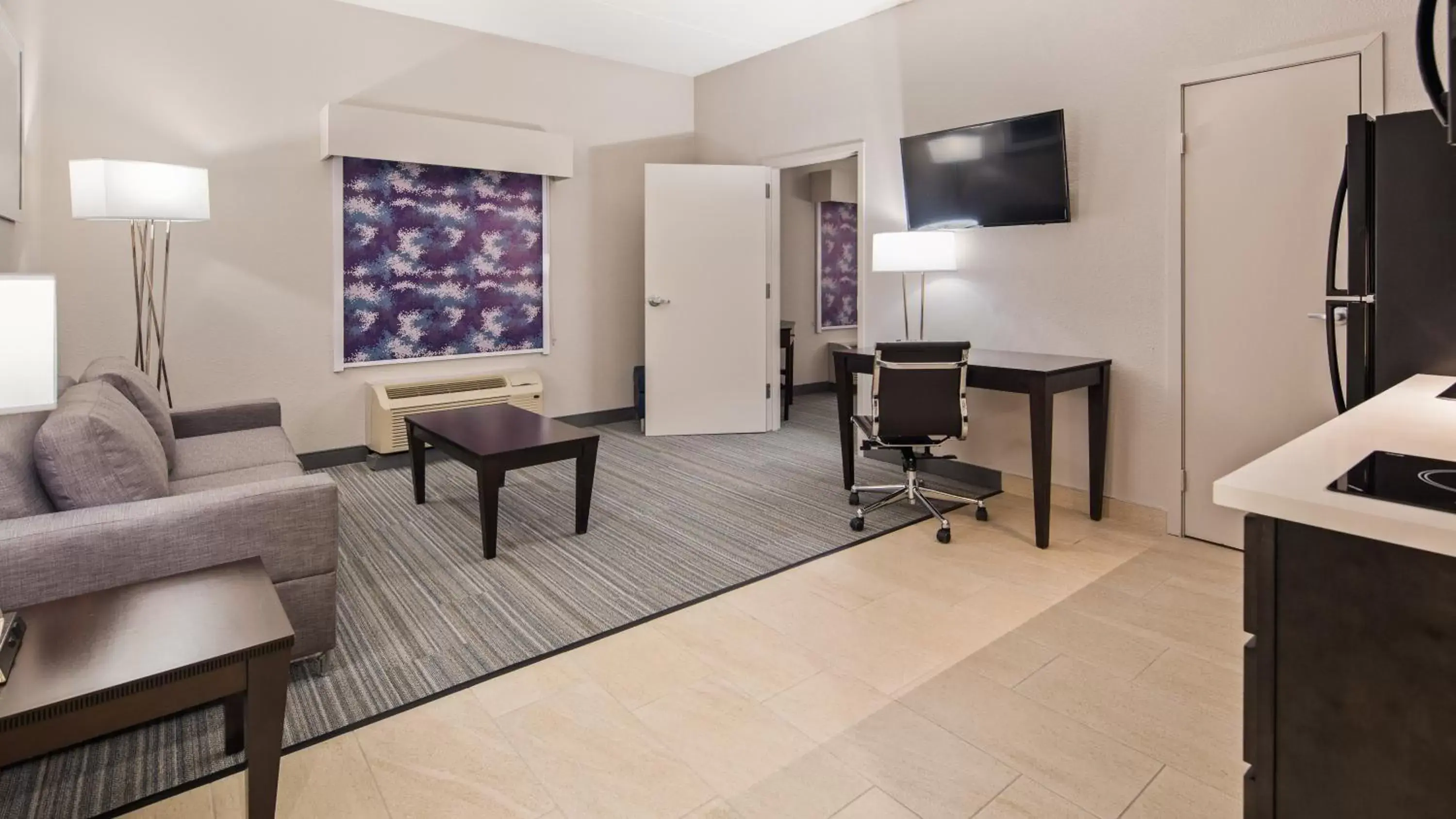 Living room, Seating Area in Best Western Plus Wilkes Barre-Scranton Airport Hotel