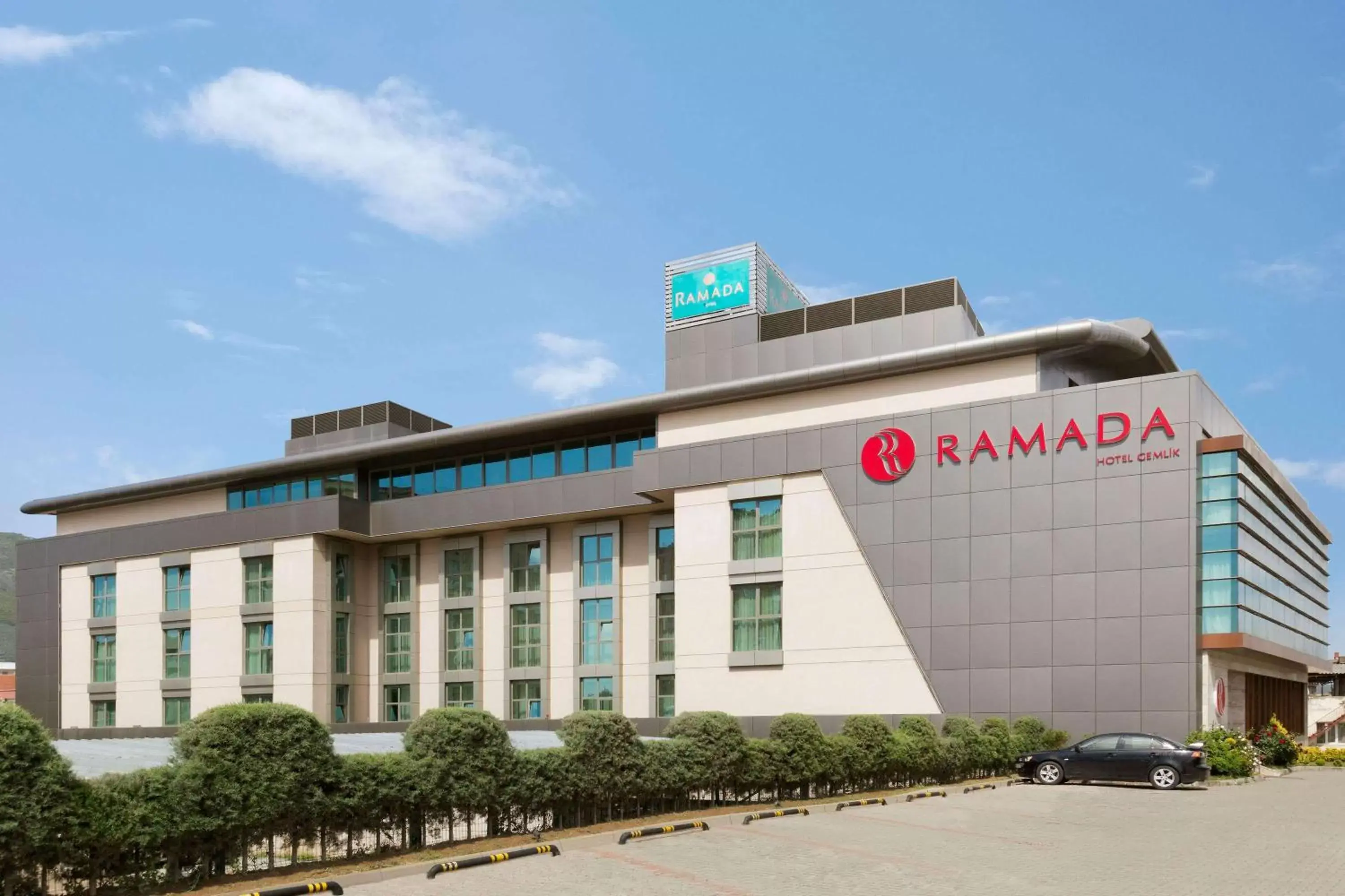 Property building in Ramada by Wyndham Gemli̇k