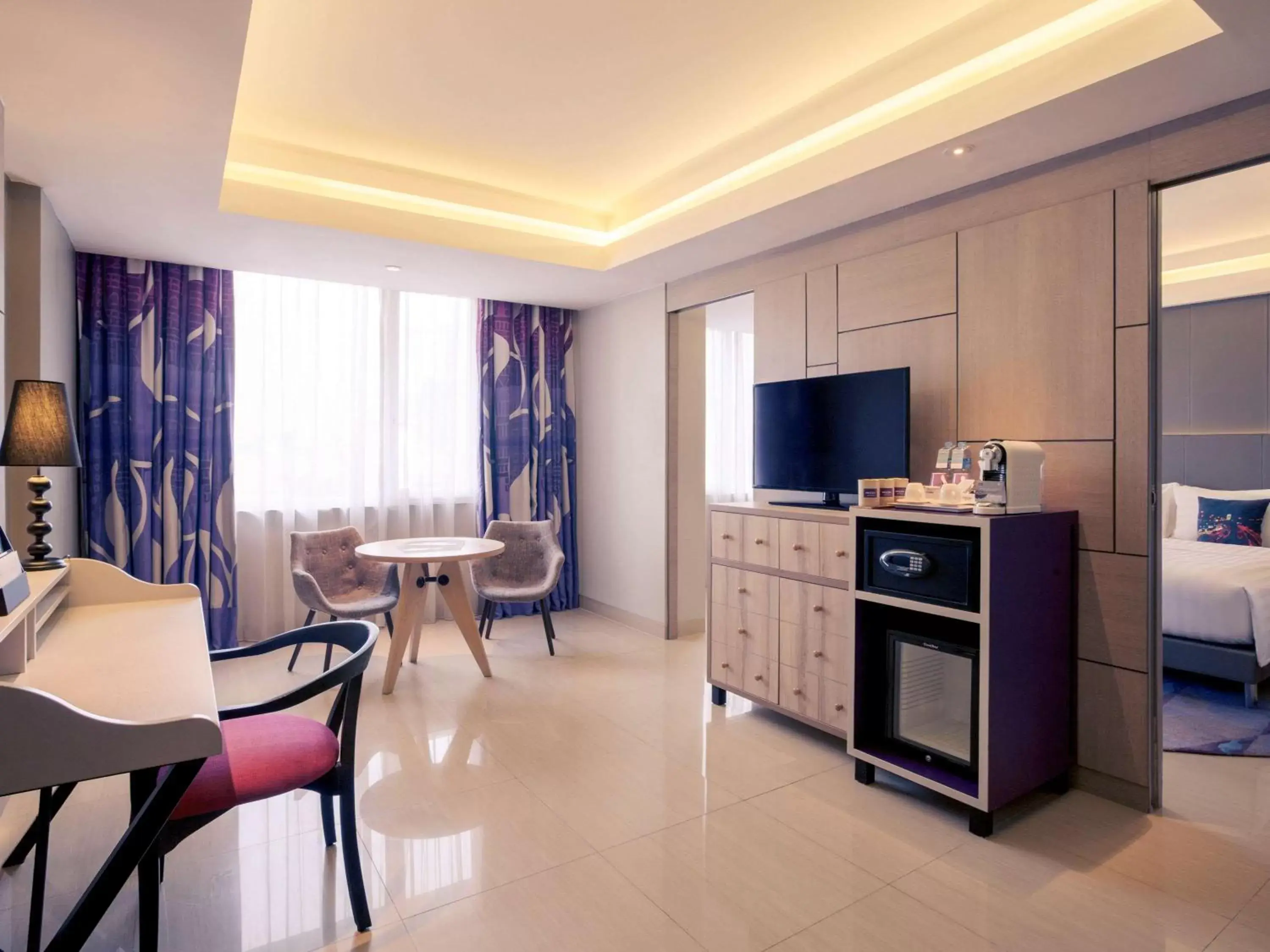 Photo of the whole room, TV/Entertainment Center in Mercure Jakarta Sabang