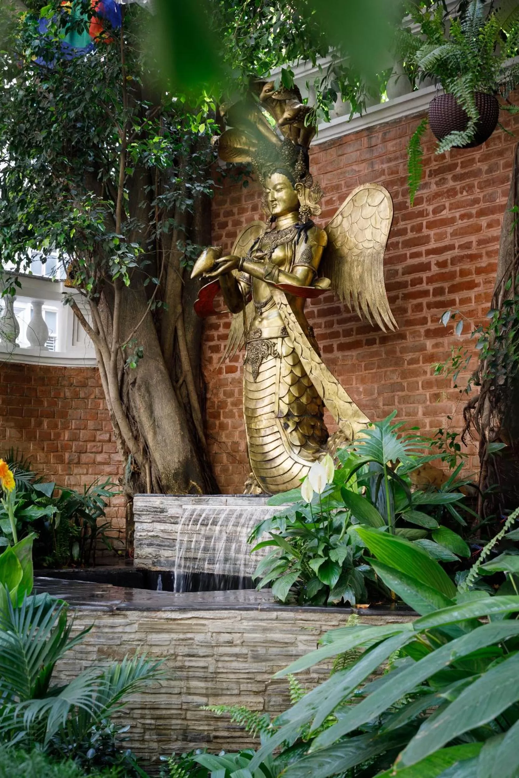 Garden in Hotel Thrive, A Tropical Courtyard