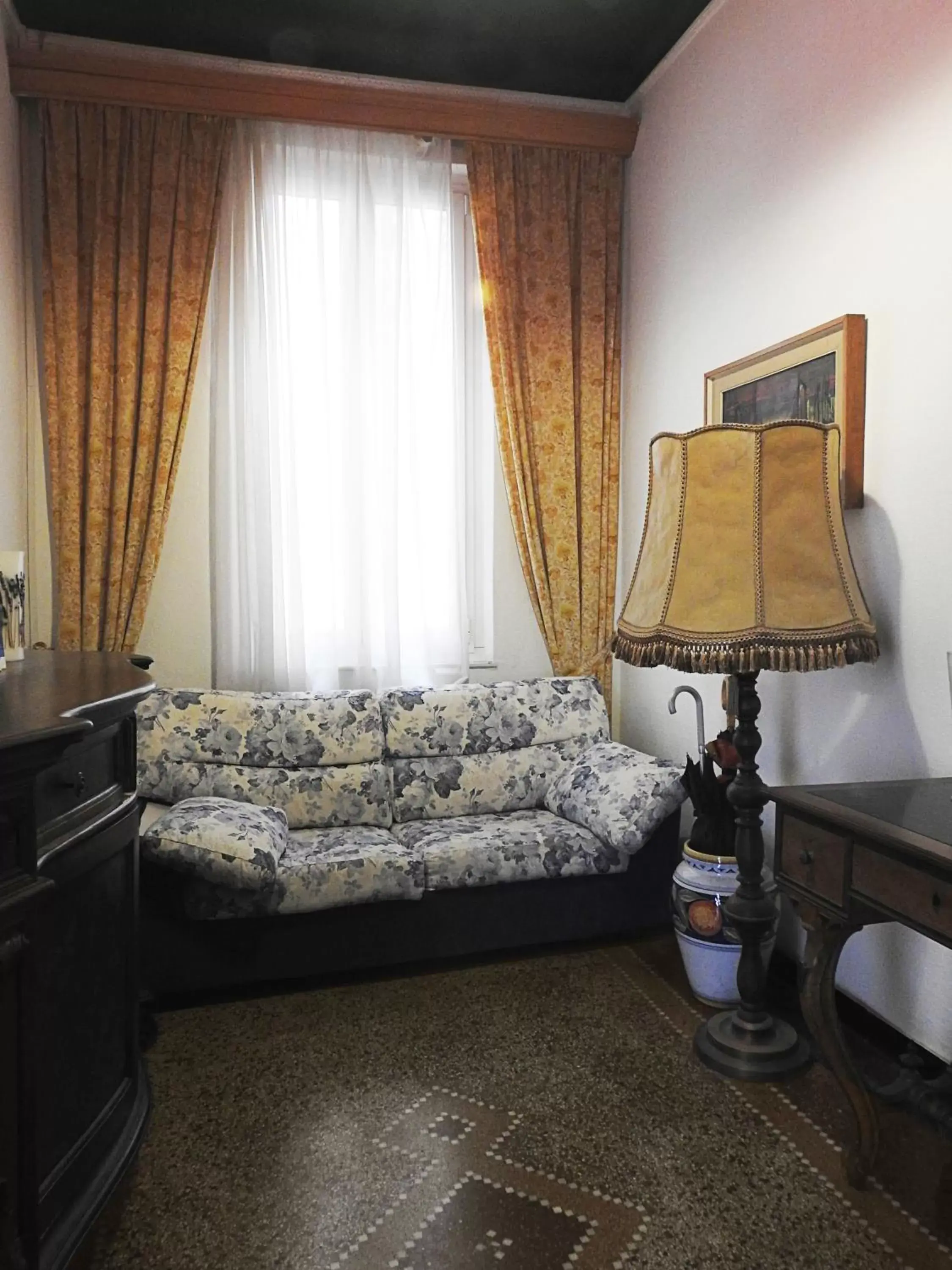 Seating area, Room Photo in Albergo Annabella