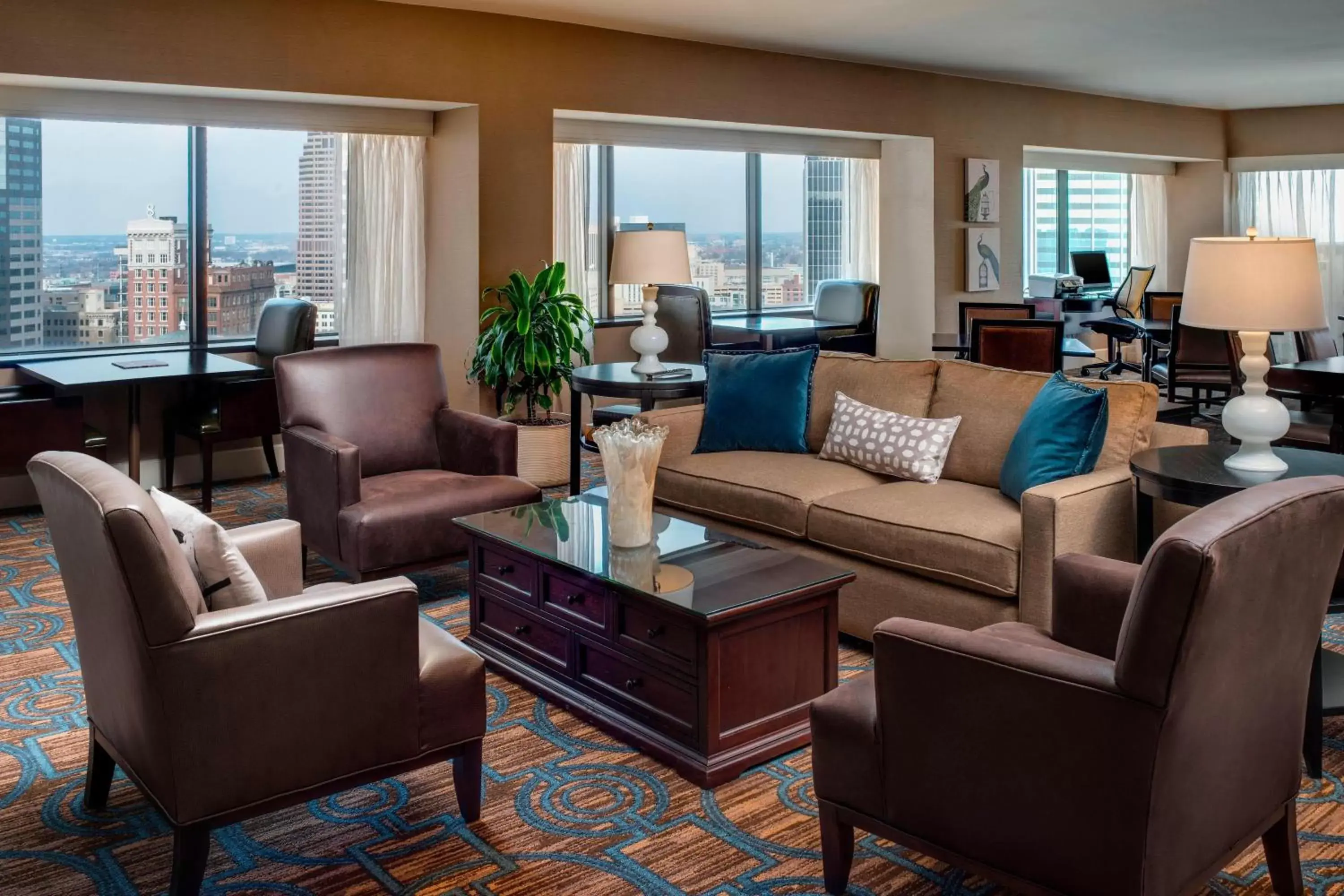 Lounge or bar, Seating Area in Sheraton Columbus Hotel at Capitol Square