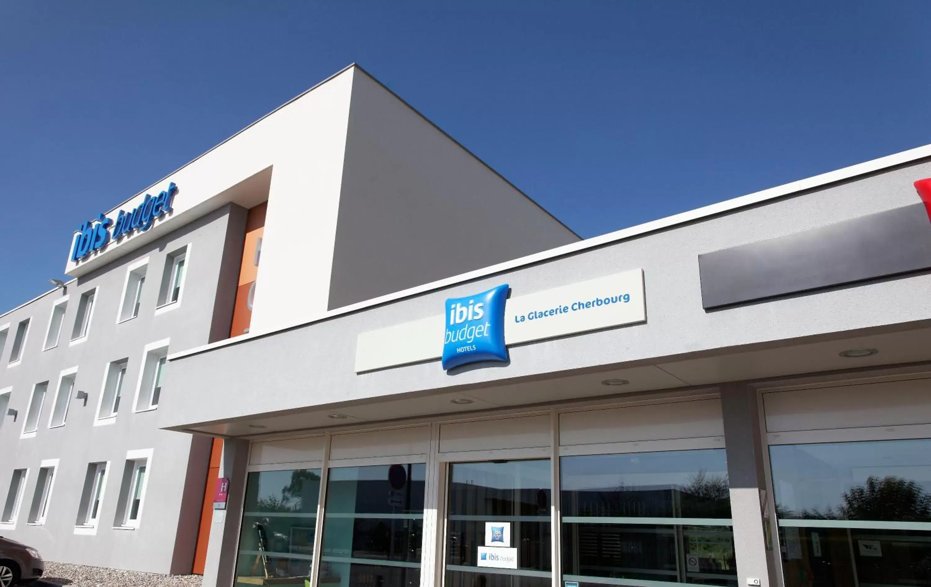 Facade/entrance in ibis budget Cherbourg - La Glacerie Facade/entrance in ibis budget Cherbourg - La Glacerie
