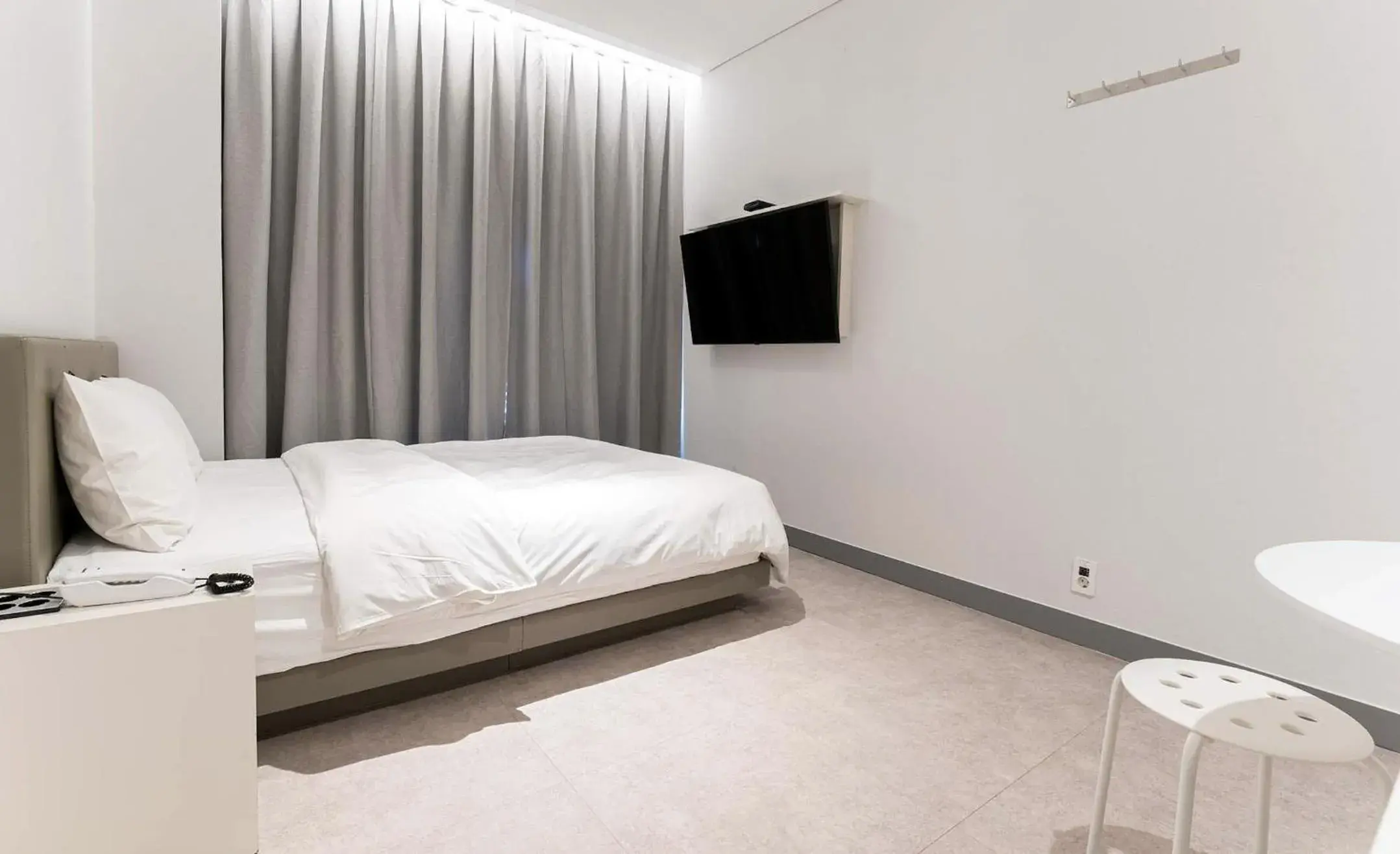 Bed in H Avenue Hotel Idae Sinchon