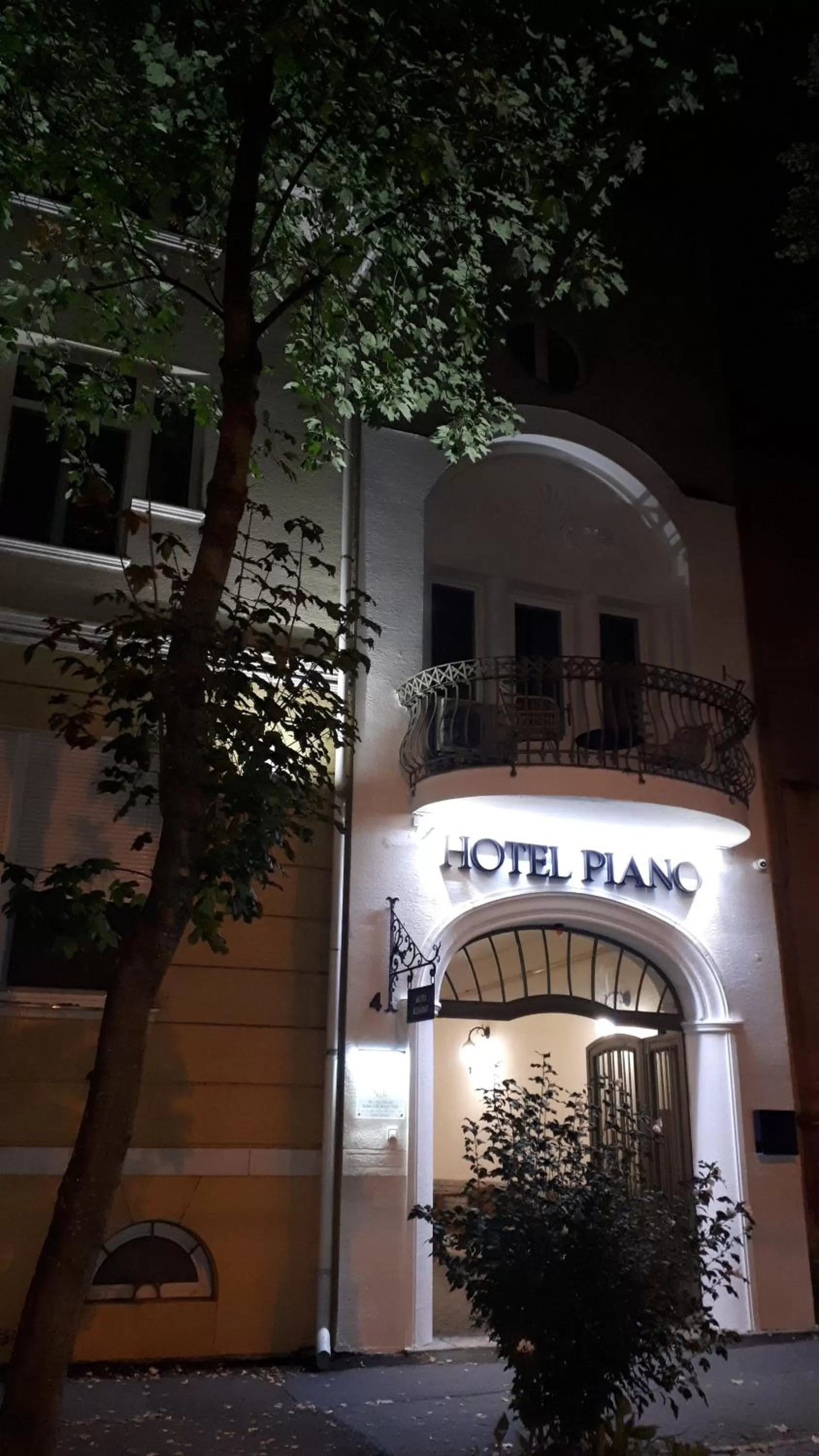 Facade/entrance in Hotel Piano