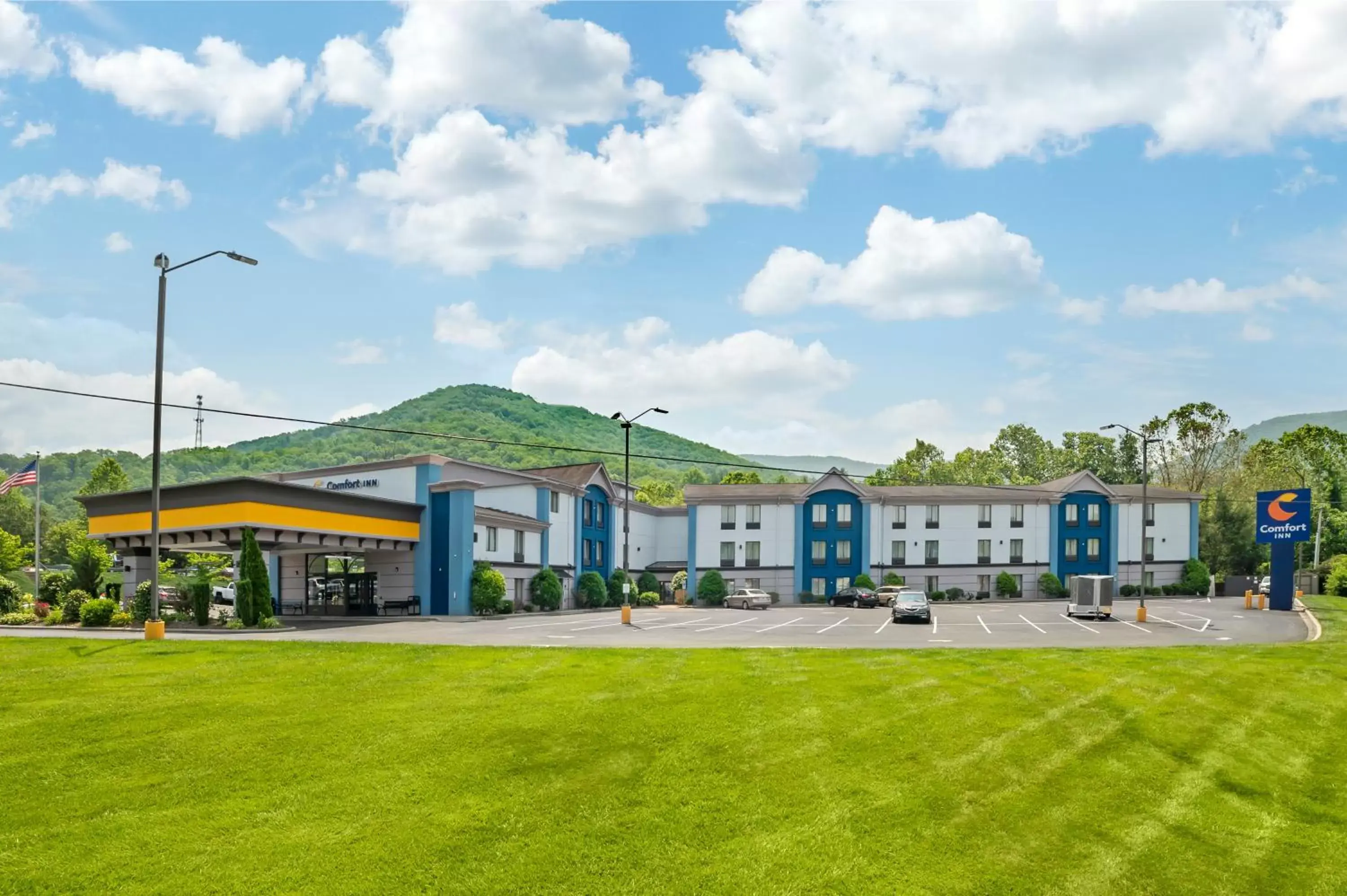 Property Building in Comfort Inn Asheville East-Blue Ridge Pkwy Access