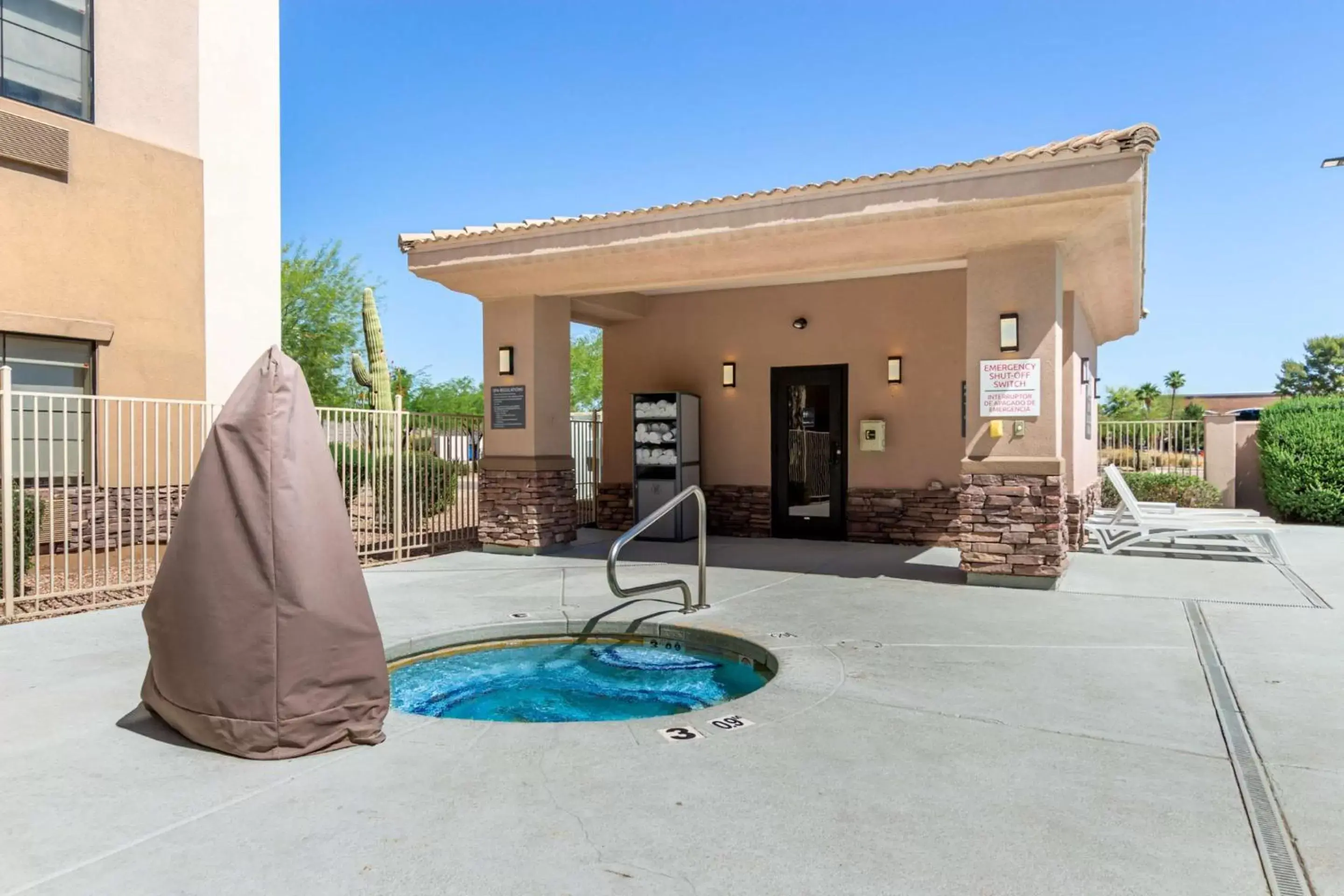 Pool view in Fountain Park Hotel BW Signature Collection Pool view in Fountain Park Hotel BW Signature Collection