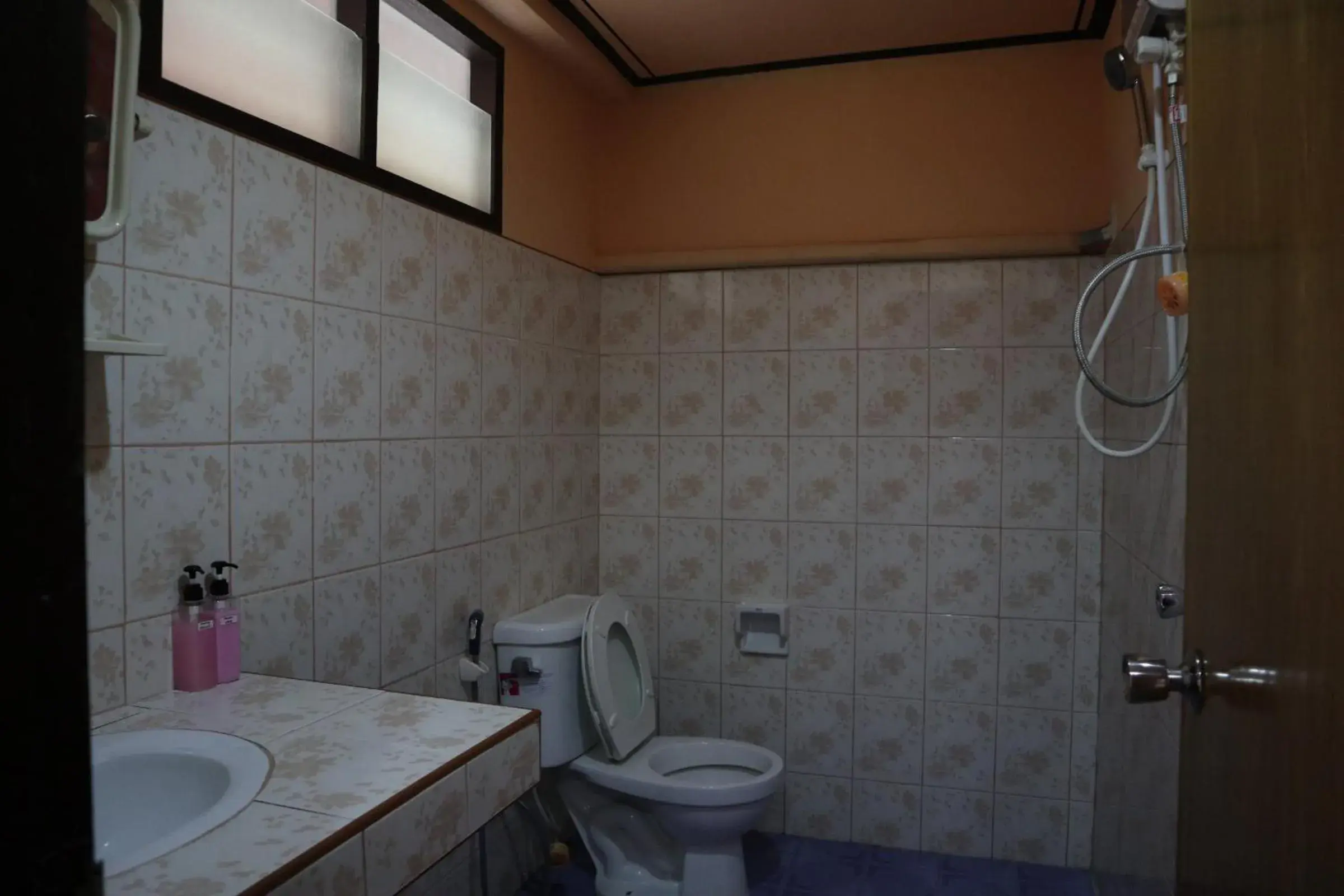Bathroom in Island View Bungalows