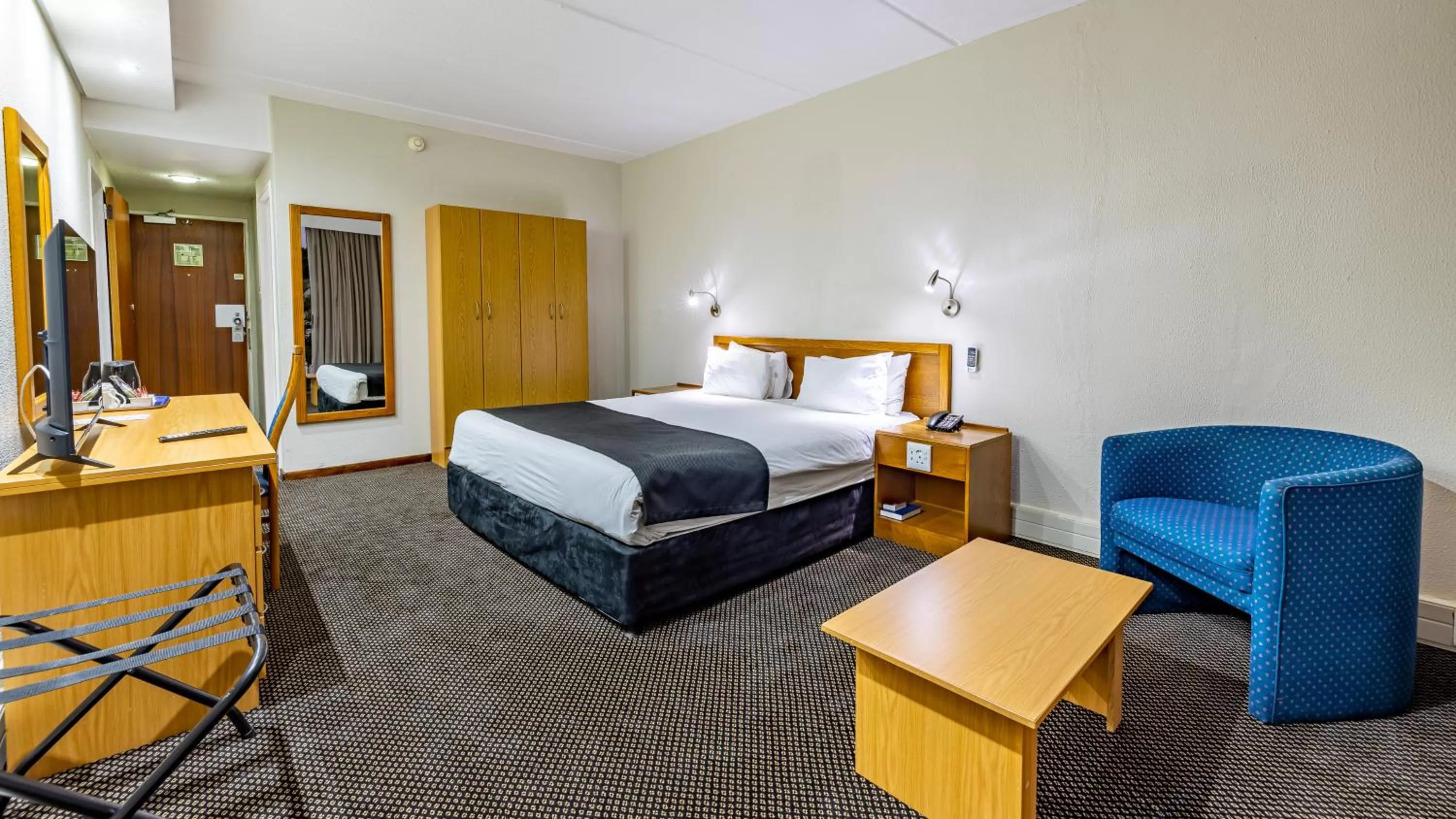 Bedroom, Bed in African Sky Newcastle Inn