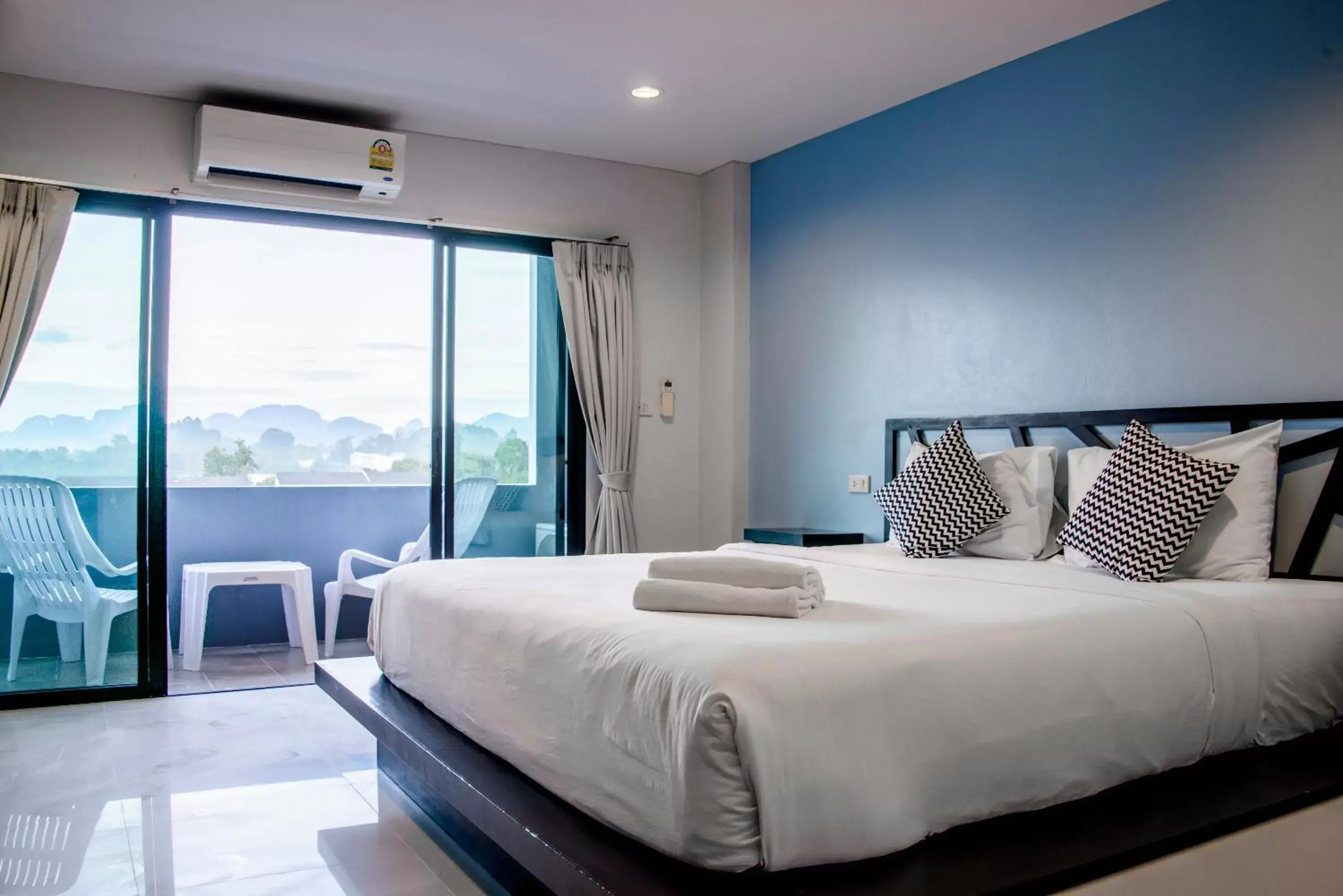 Balcony Double Room - Mountain View in Sleep Whale Hotel