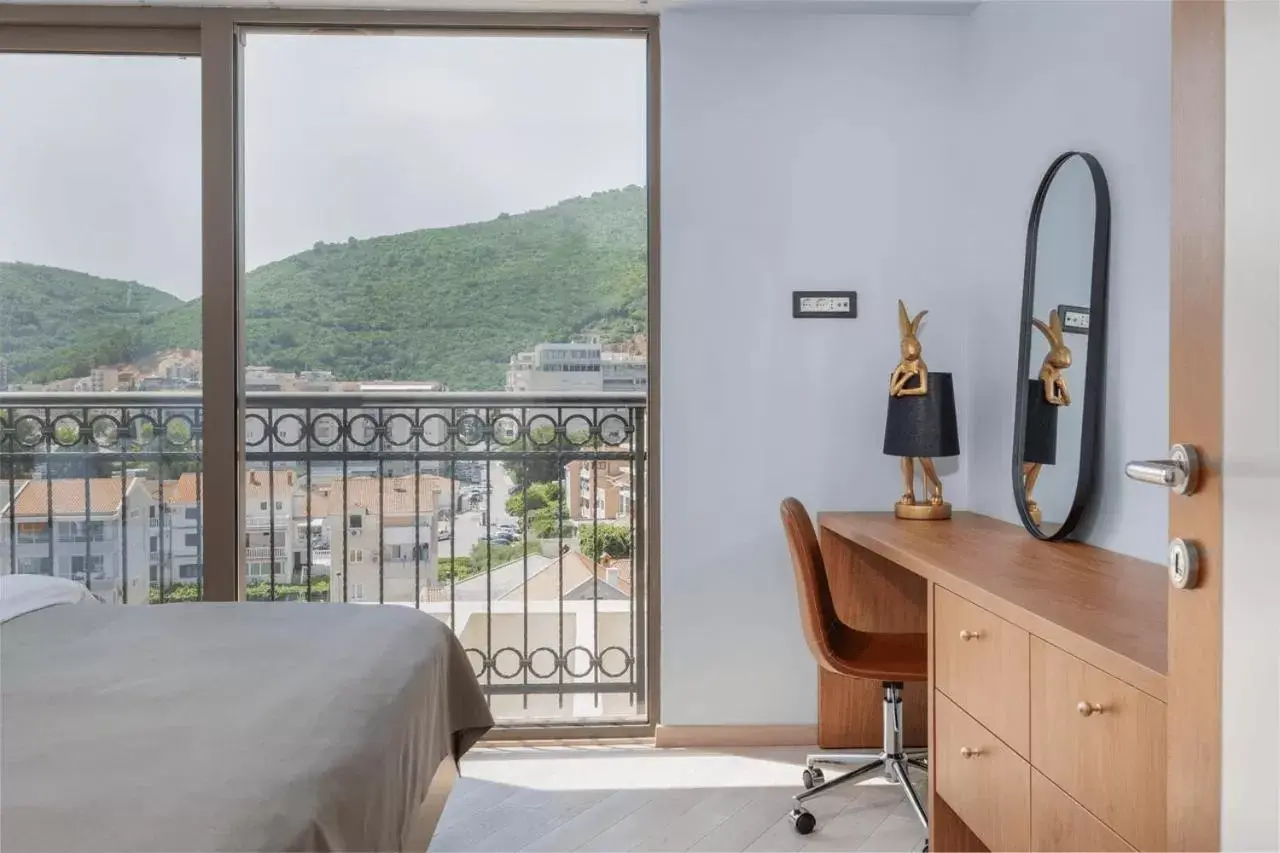 Three-Bedroom Suite in Hotel Kadmo by Aycon Three-Bedroom Suite in Hotel Kadmo by Aycon