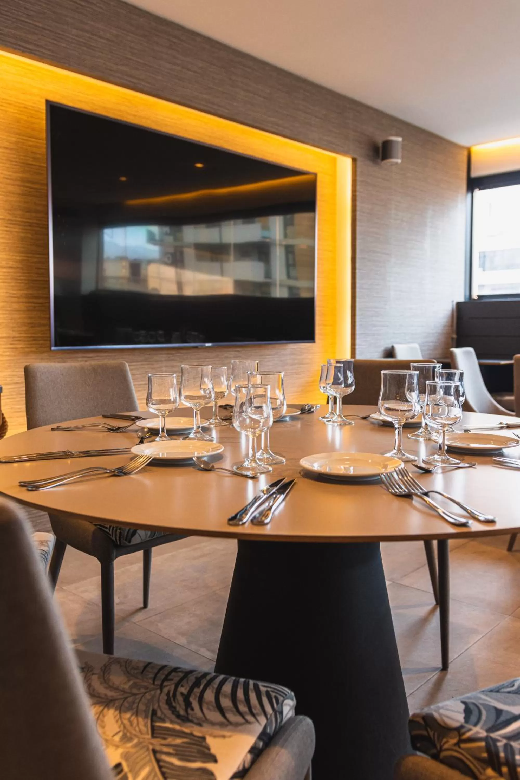 Restaurant/places to eat in Hotel Adonis Plaza