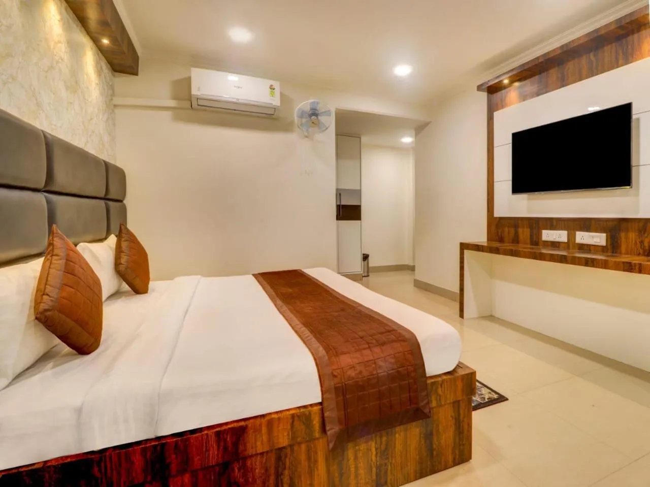 Superior Double Room - single occupancy in HOTEL DAKHA INTERNATIONAL - Karol Bagh, New Delhi