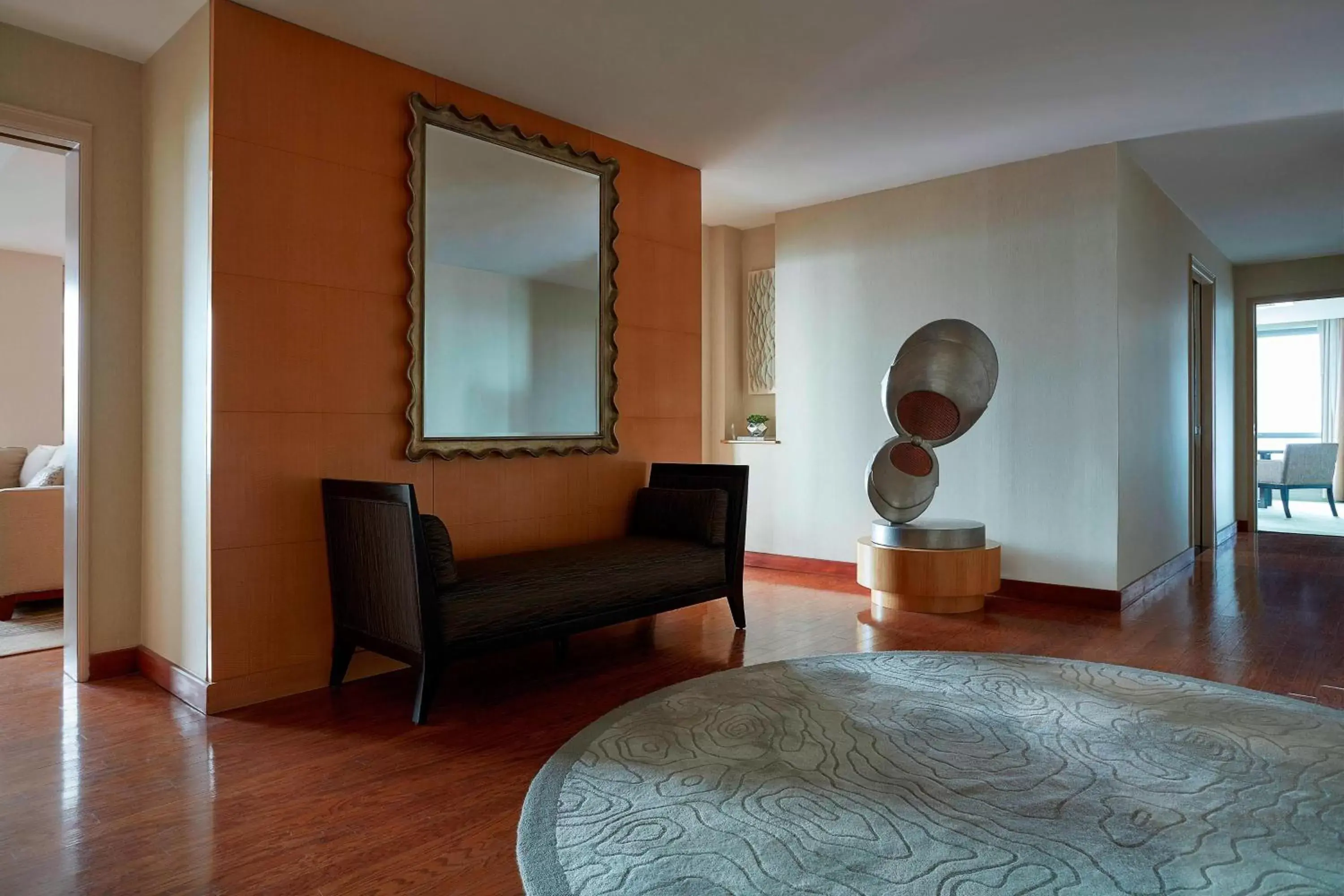 Photo of the whole room, Seating Area in New York Marriott at the Brooklyn Bridge