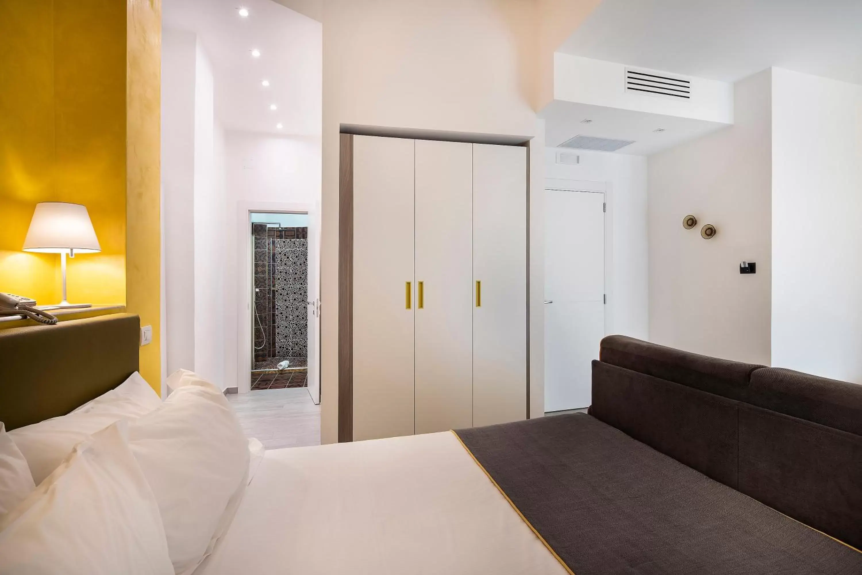 Bathroom, Bed in IstayinToledo Luxury Guest House