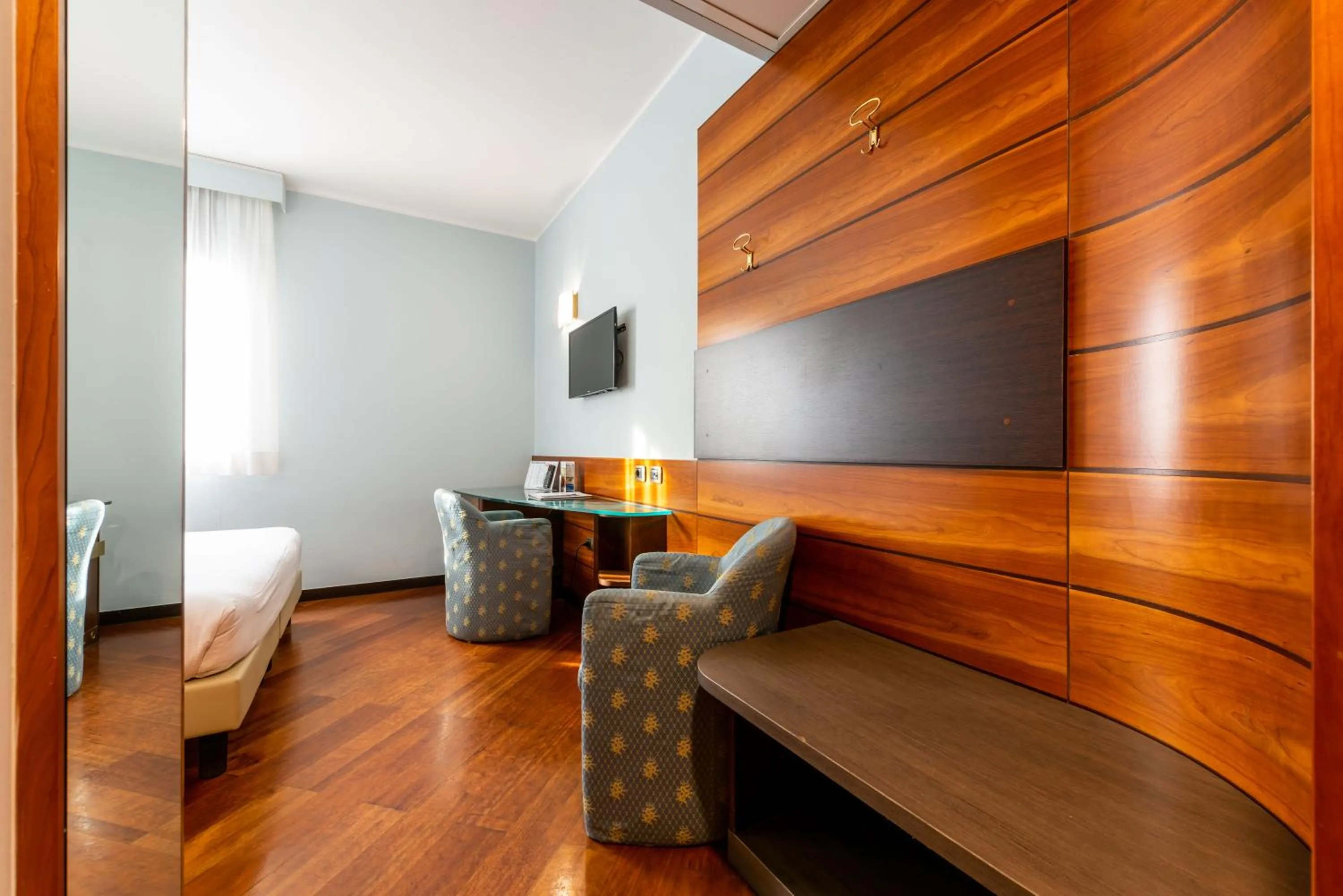 Photo of the whole room, Bed in Hotel Mirage Sure Hotel Collection by Best Western