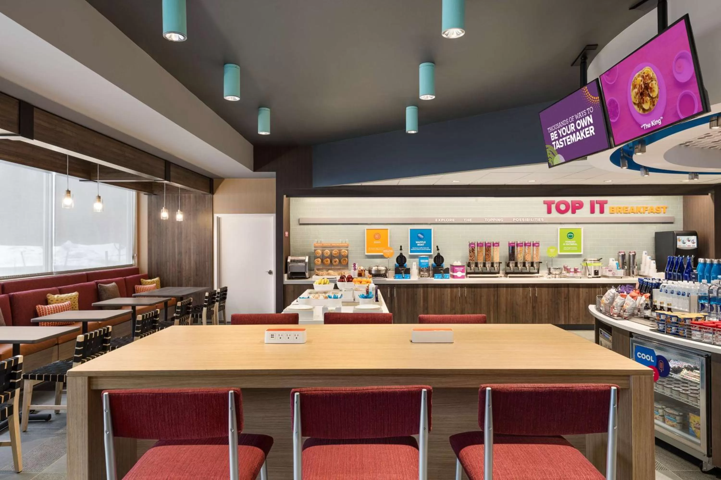 Dining area in Tru By Hilton Albany Airport, Ny