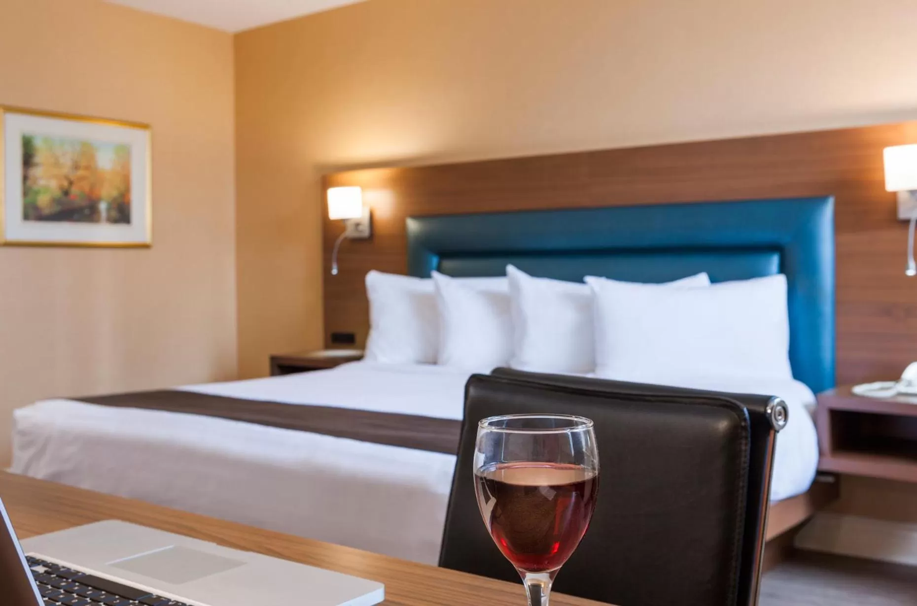 Bed in Hotel Espresso Montreal Centre-Ville / Downtown