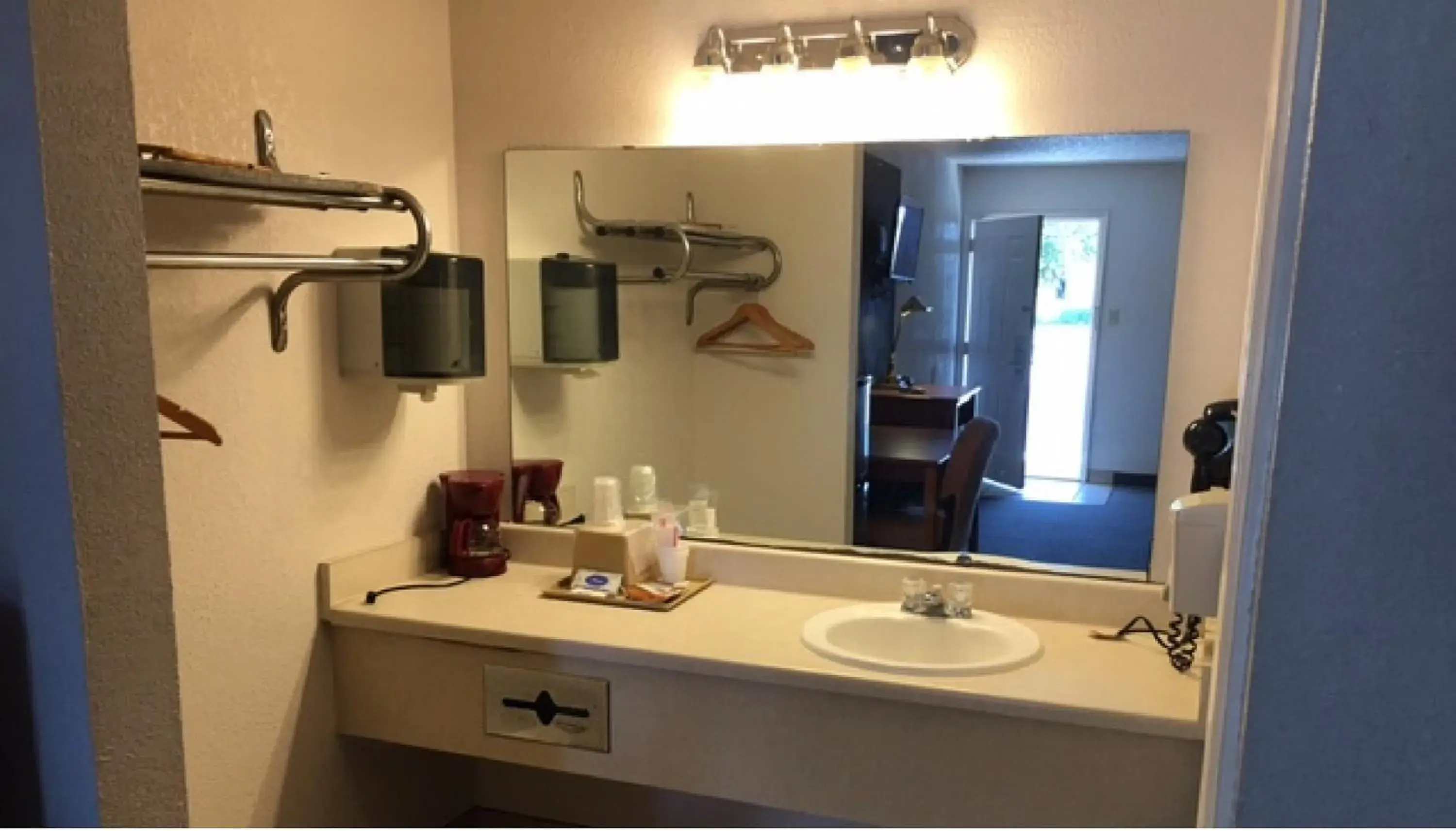 Bathroom in Hebbronville Executive Inn