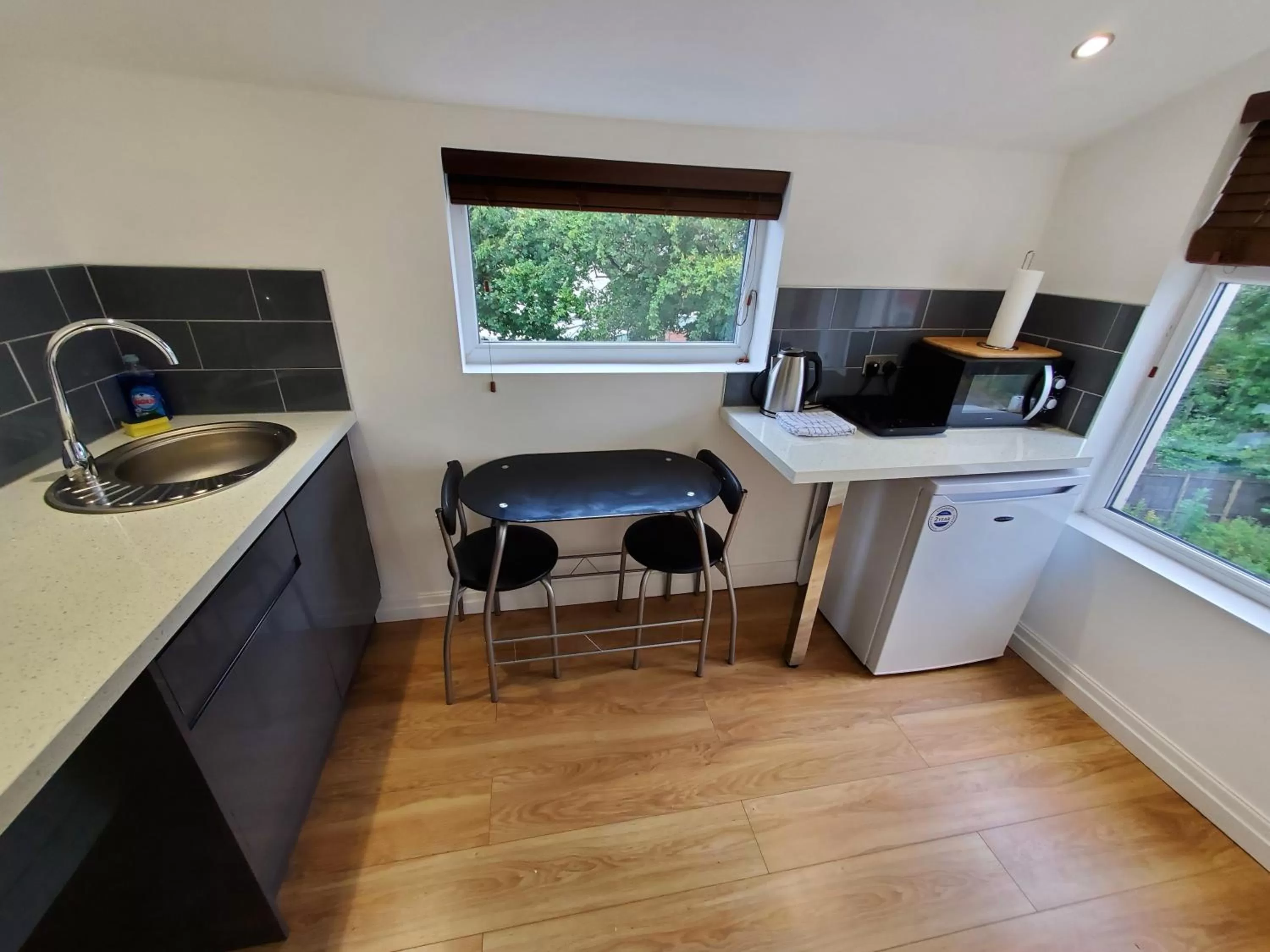 Kitchen or kitchenette in The Ashcroft Studios & Apartments with Free Parking