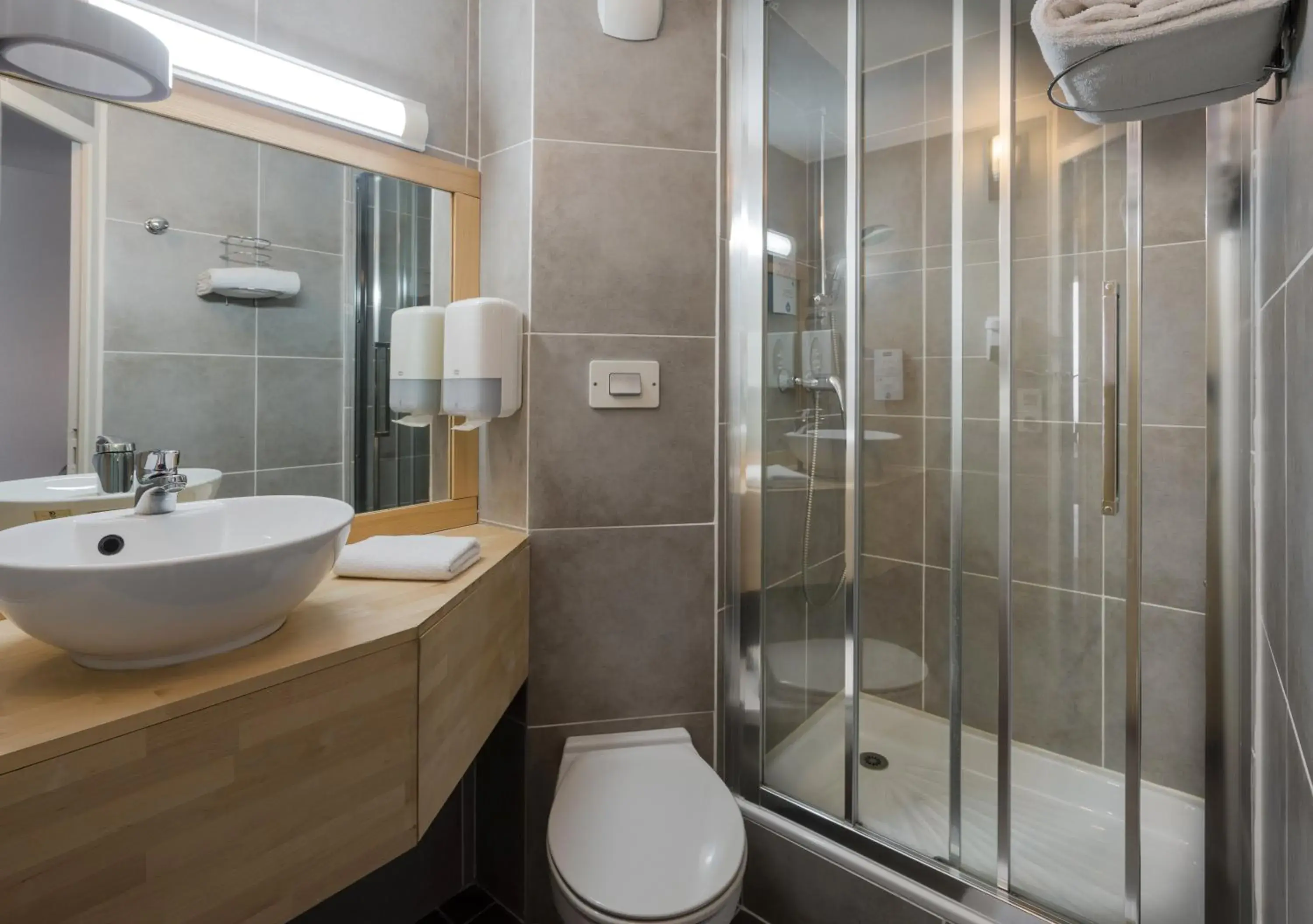 Shower, Bathroom in Kyriad Caen Sud