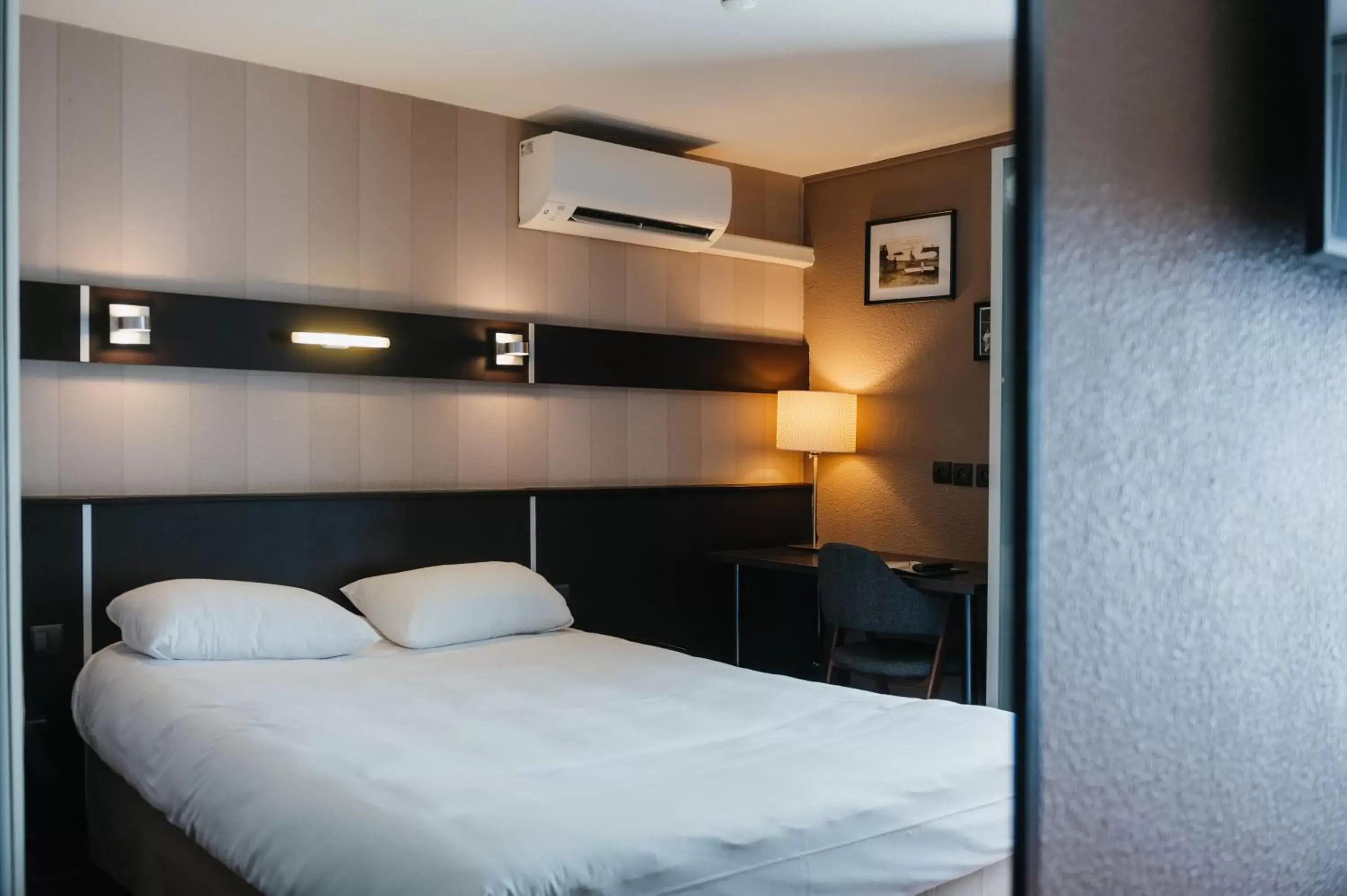 Bed in Sure Hotel by Best Western Châteauroux