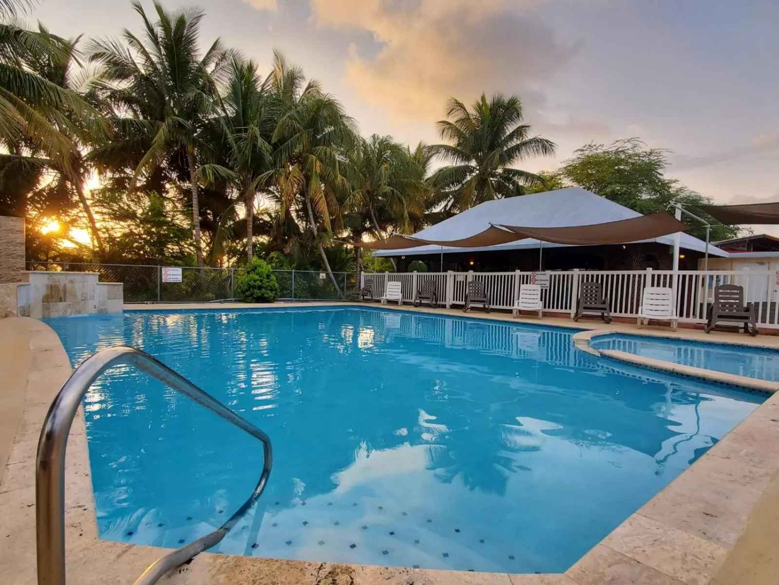 Swimming pool in Combate Beach Resort