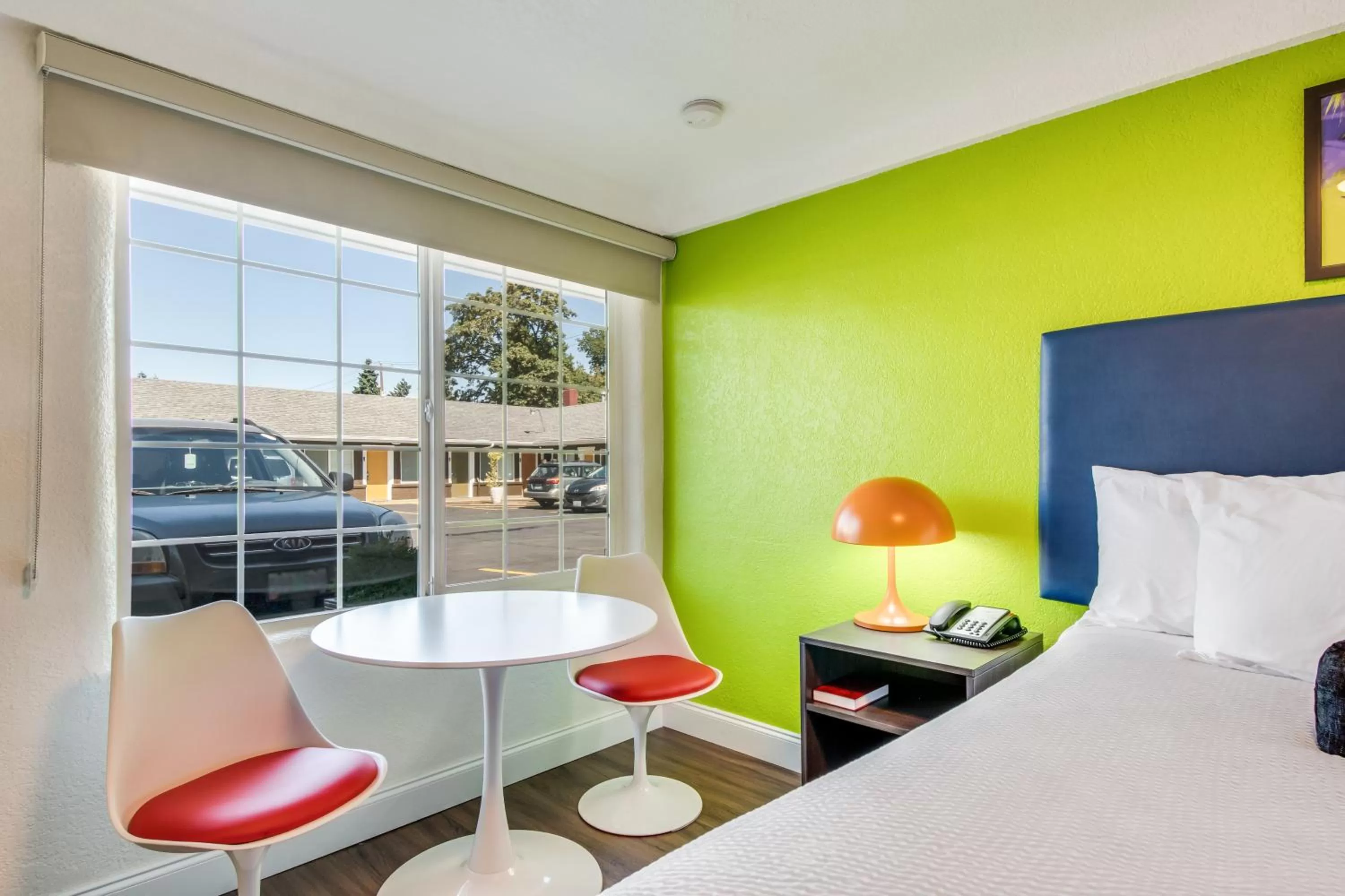 Bedroom, Bed in Signature Inn Eugene