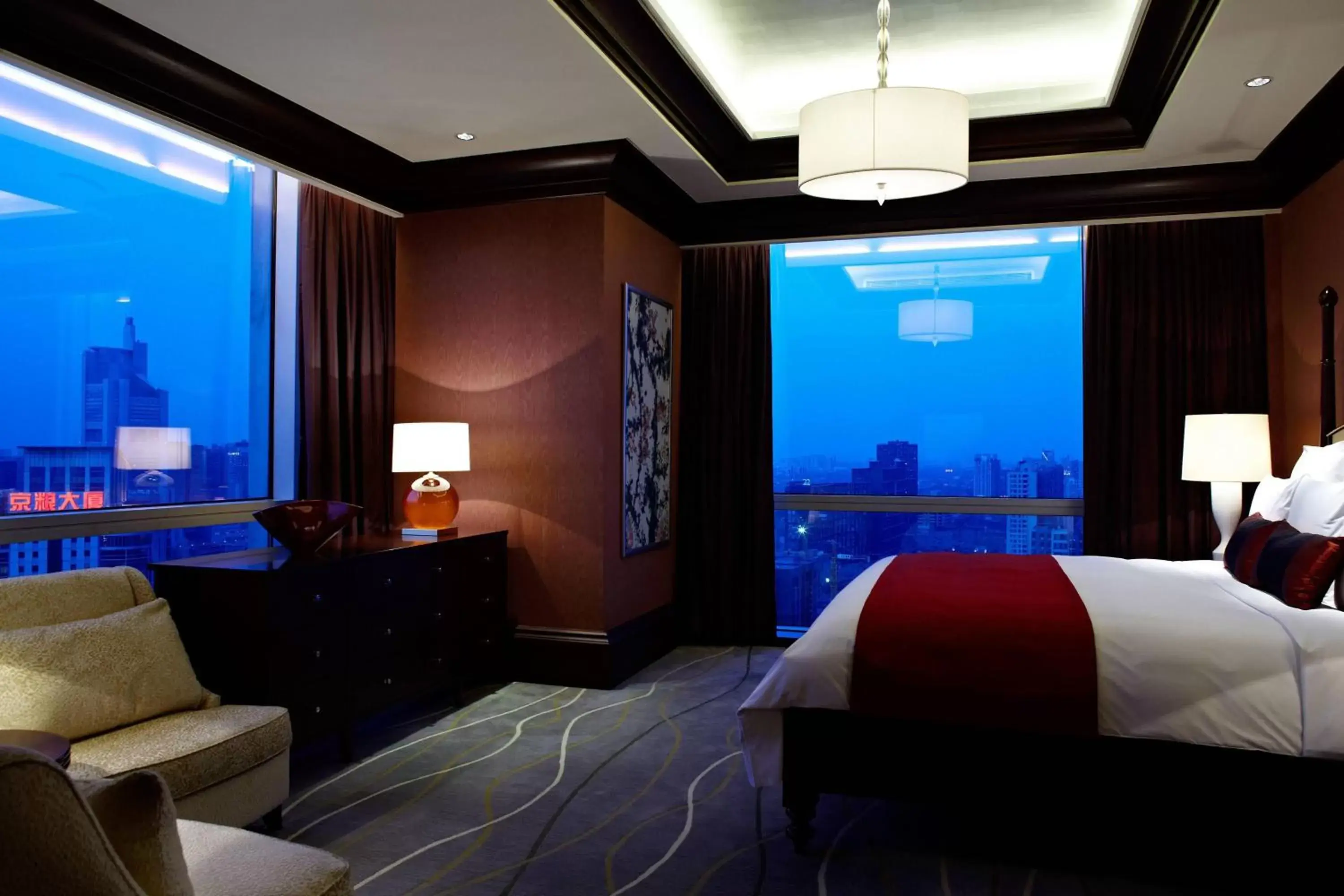 Bedroom in Renaissance Beijing Capital Hotel