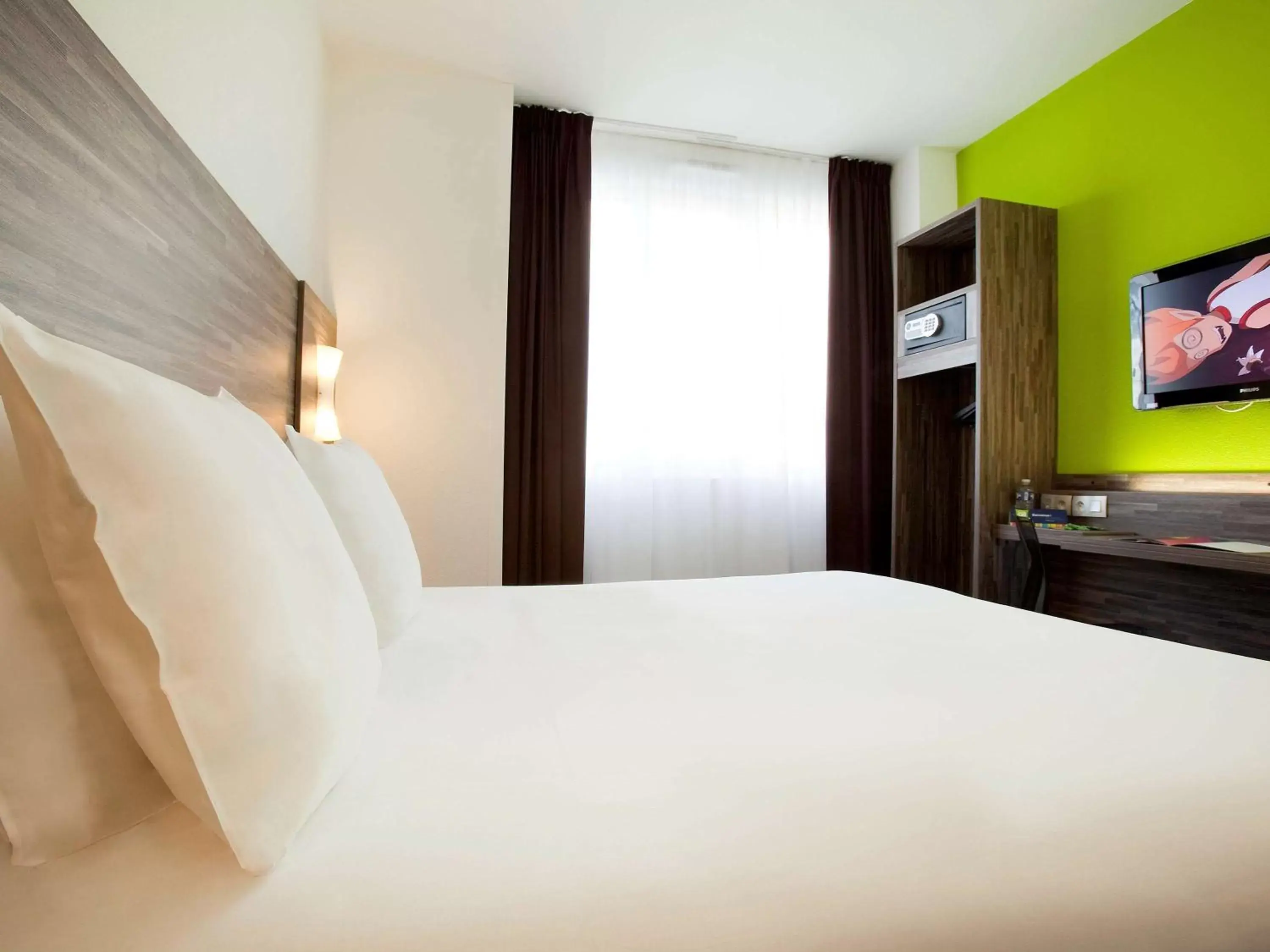 Photo of the whole room, Bed in ibis Styles Rennes Centre Gare Nord