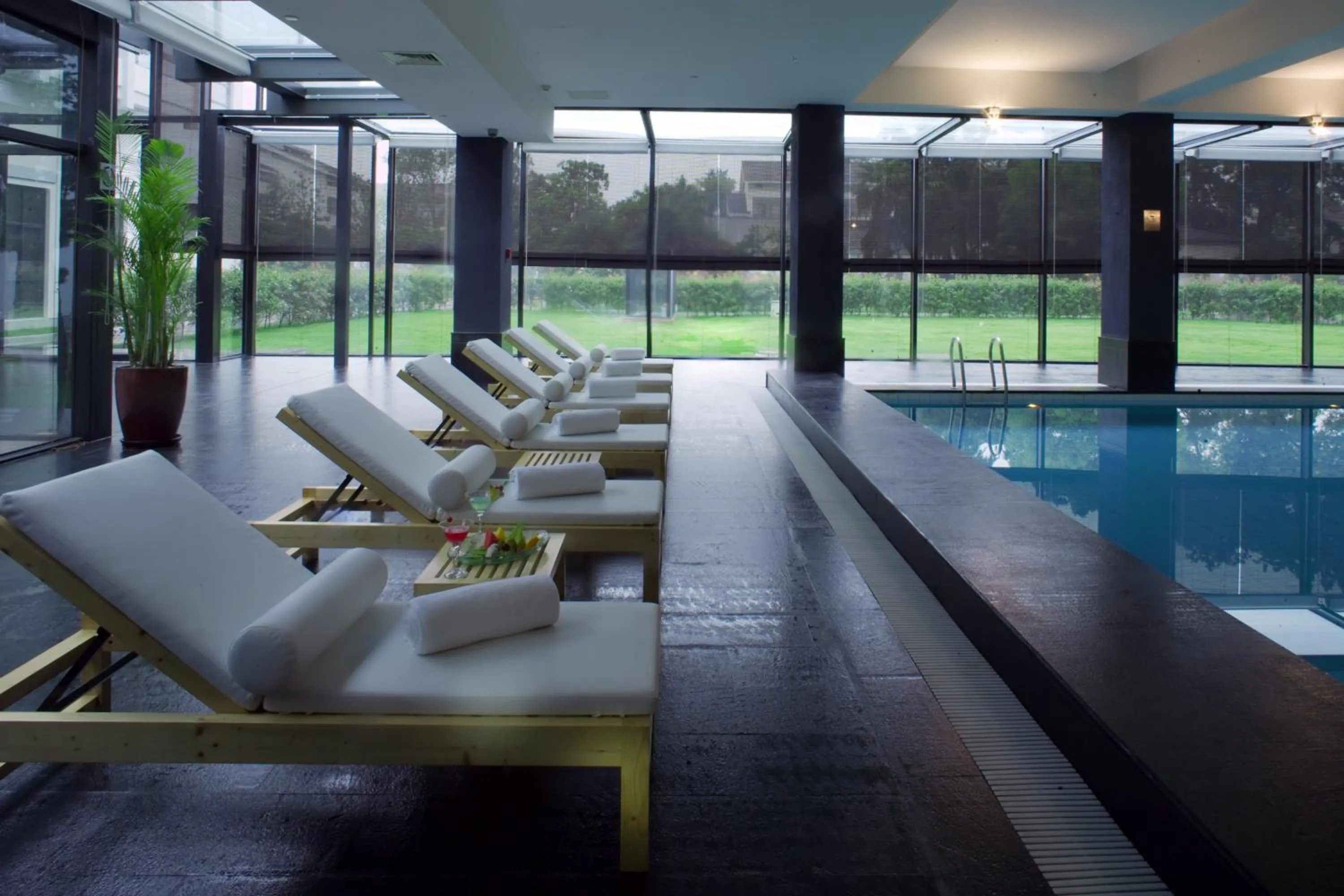 Swimming pool in Garden Hotel Suzhou