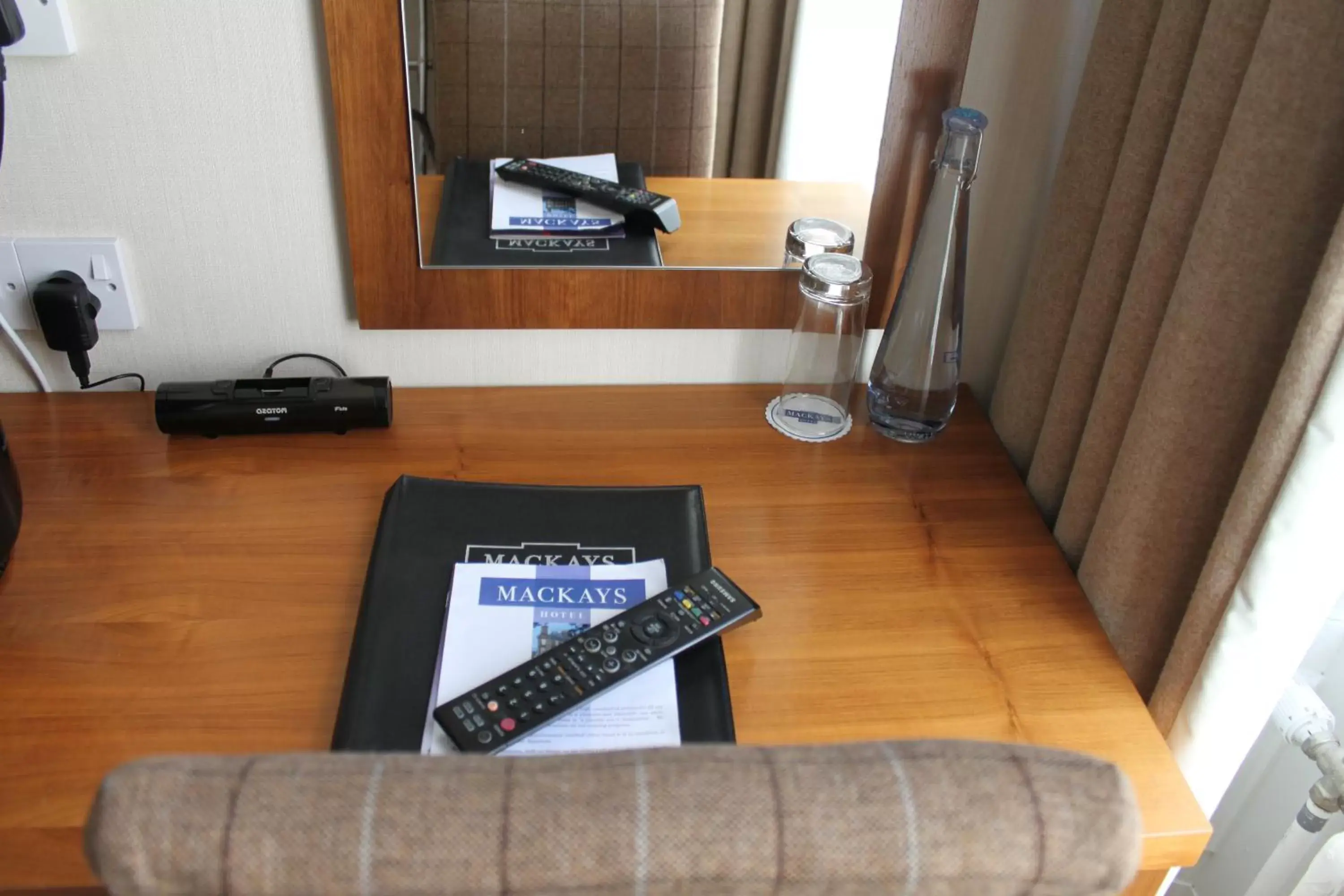 TV and multimedia, TV/Entertainment Center in Mackays Hotel