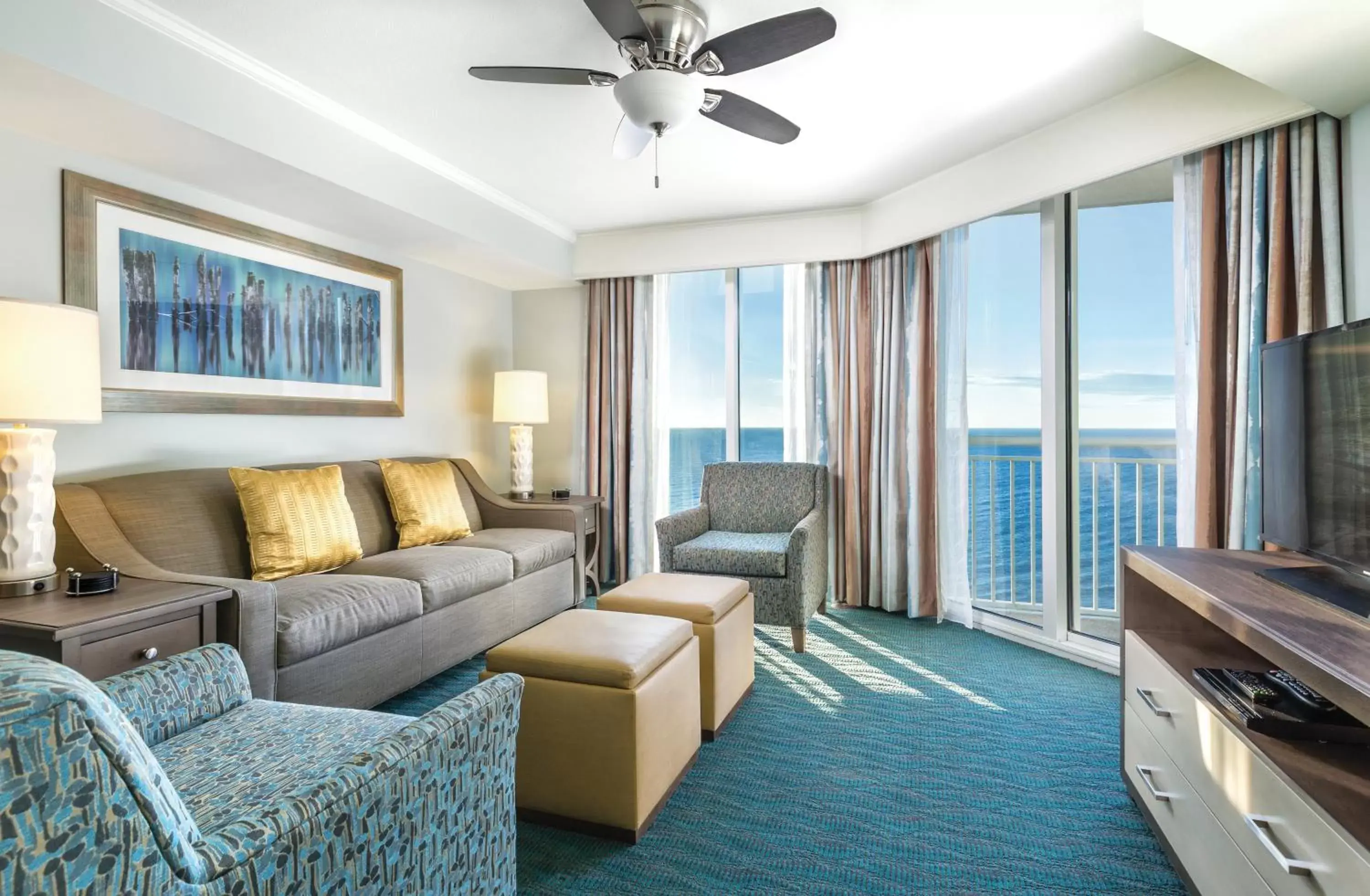 Living room, Seating Area in Club Wyndham Towers on the Grove