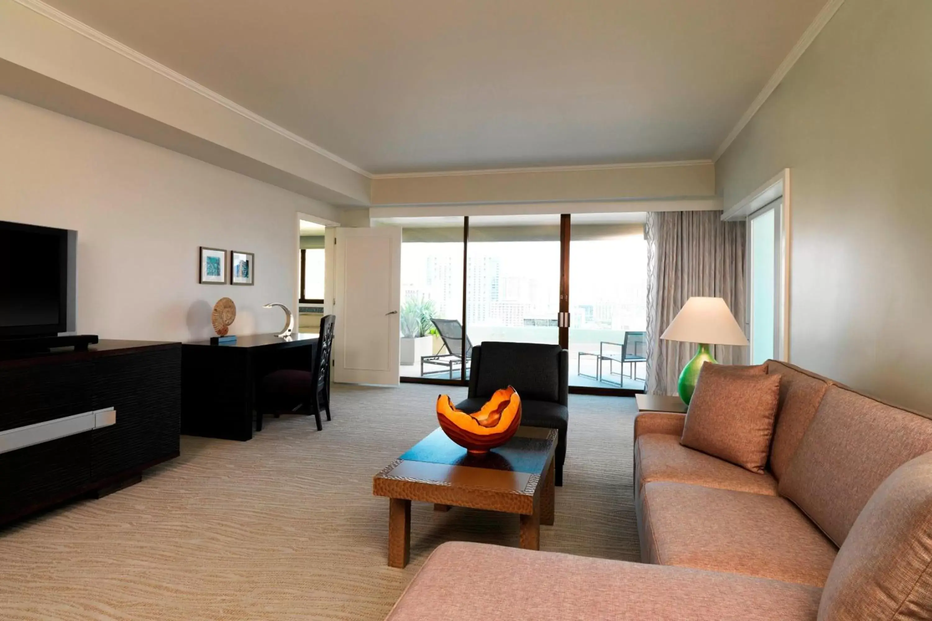 Photo of the whole room, Seating Area in Moana Surfrider, A Westin Resort & Spa, Waikiki Beach