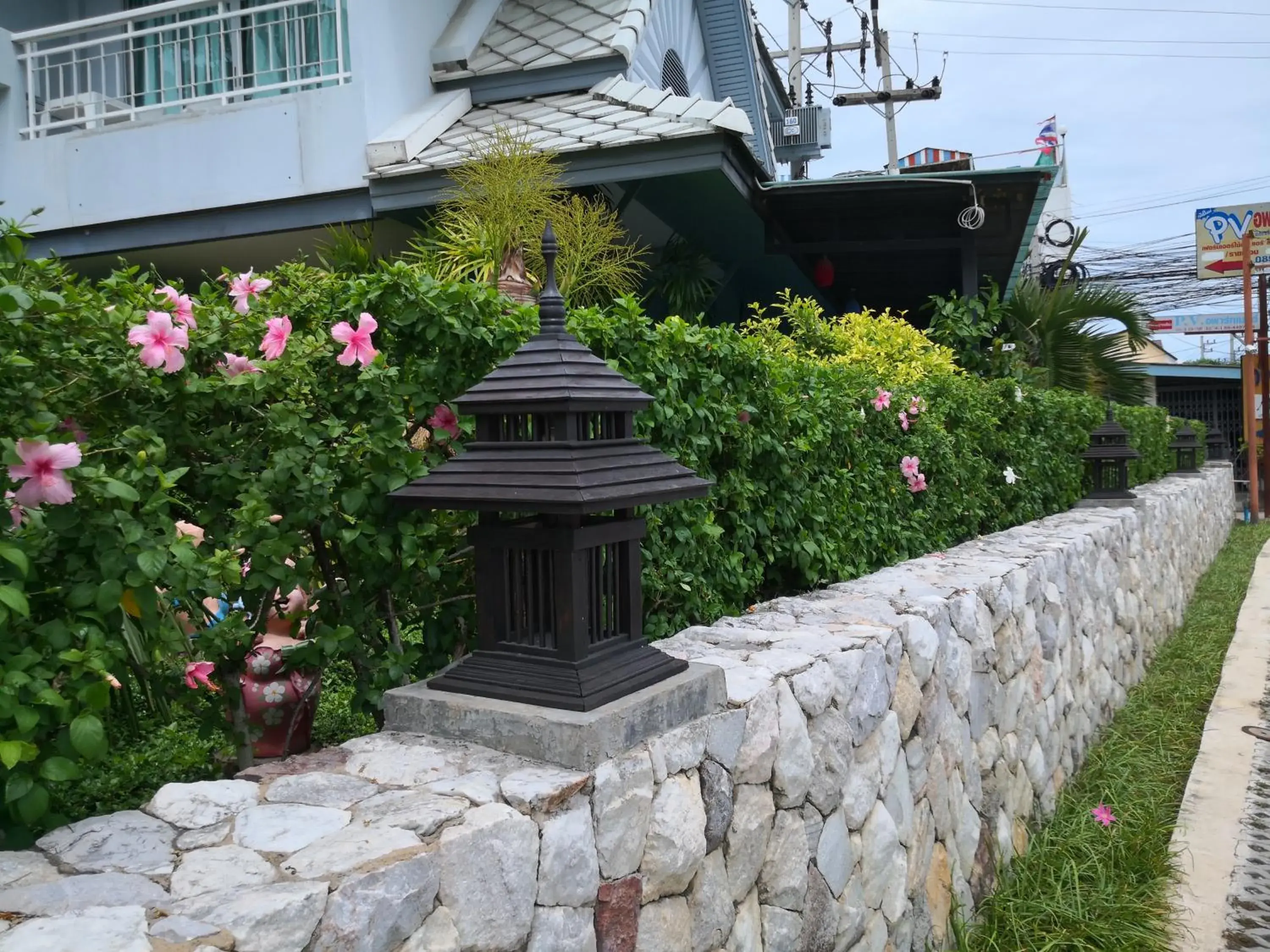 Facade/entrance in Baan Suksiri Hotel Facade/entrance in Baan Suksiri Hotel