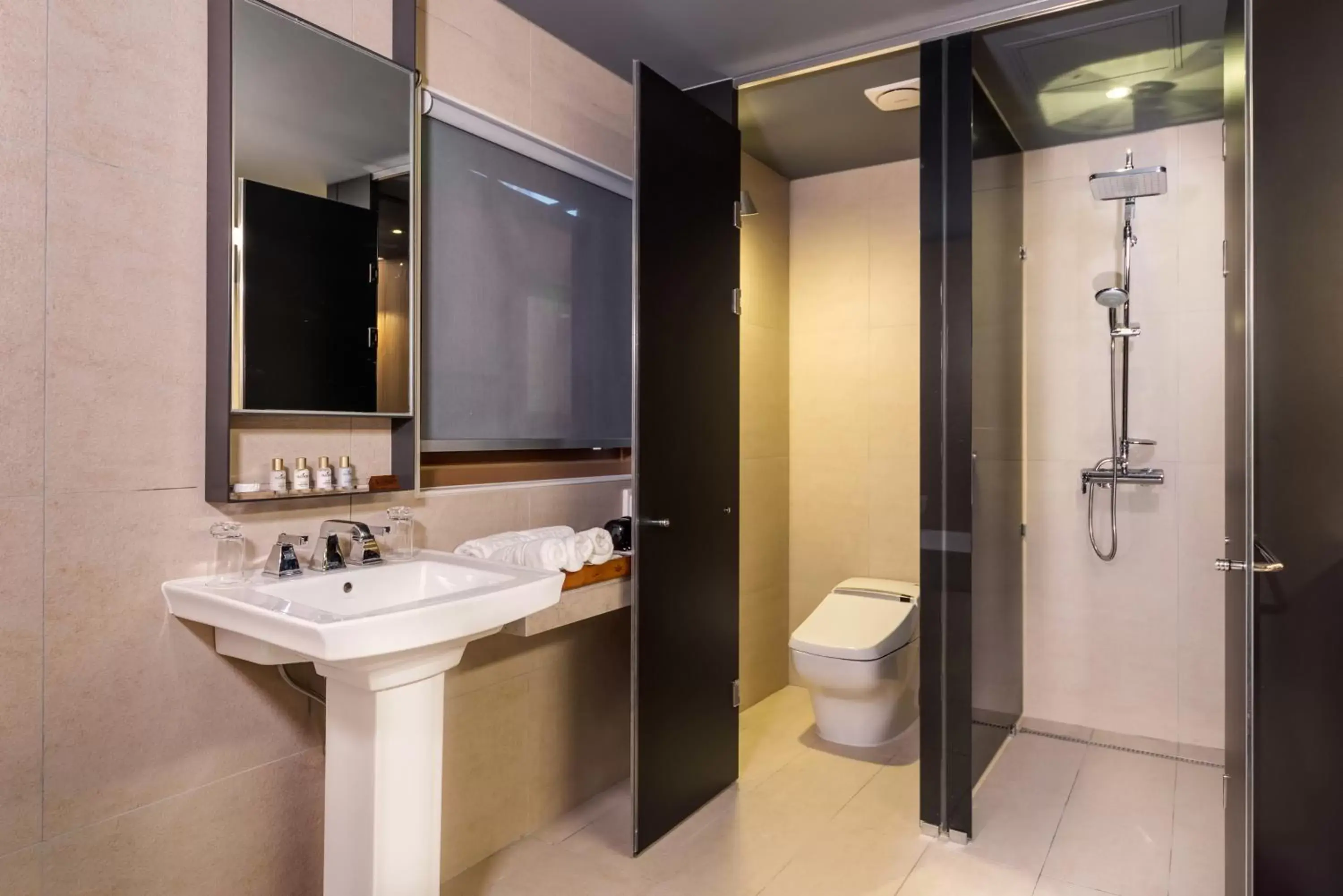 Shower, Bathroom in Capace Hotel Gangnam