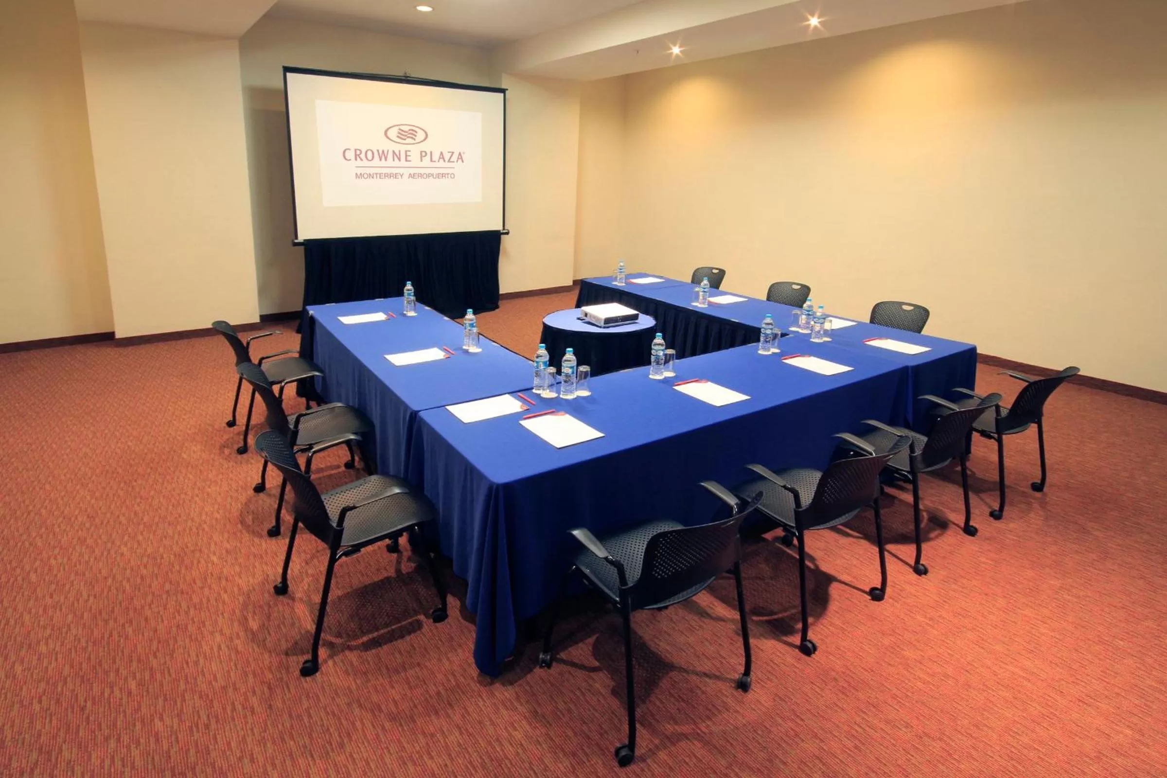 Meeting/conference room in Crowne Plaza Monterrey Aeropuerto by IHG