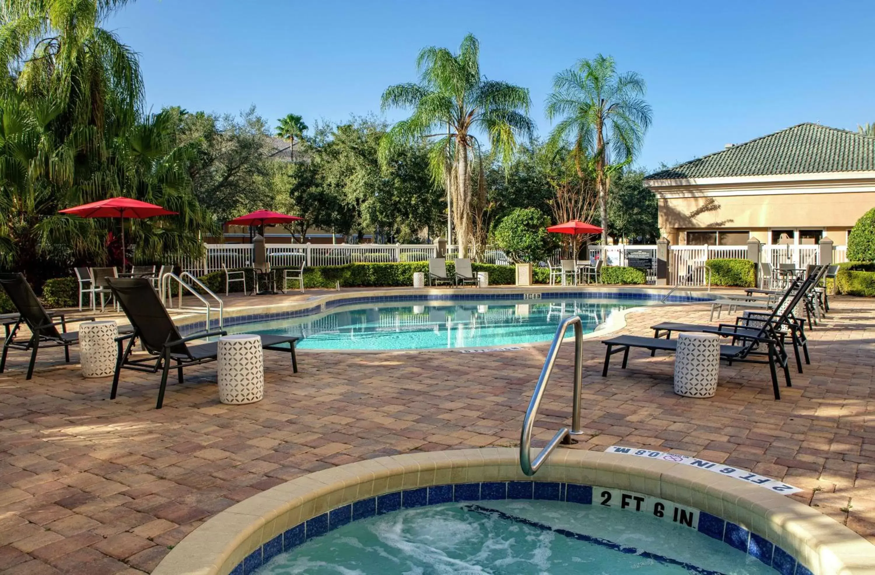 Swimming Pool in Hampton Inn Lake Buena Vista / Orlando
