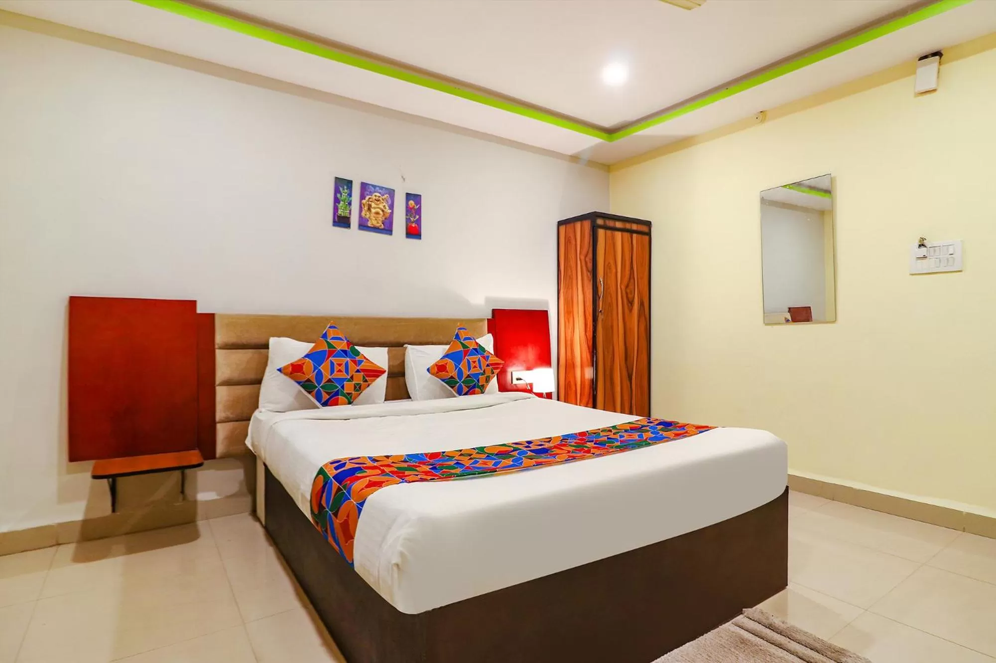 Photo of the whole room, Bed in FabExpress Broholic Suites - Nr JNTU Kukatpally