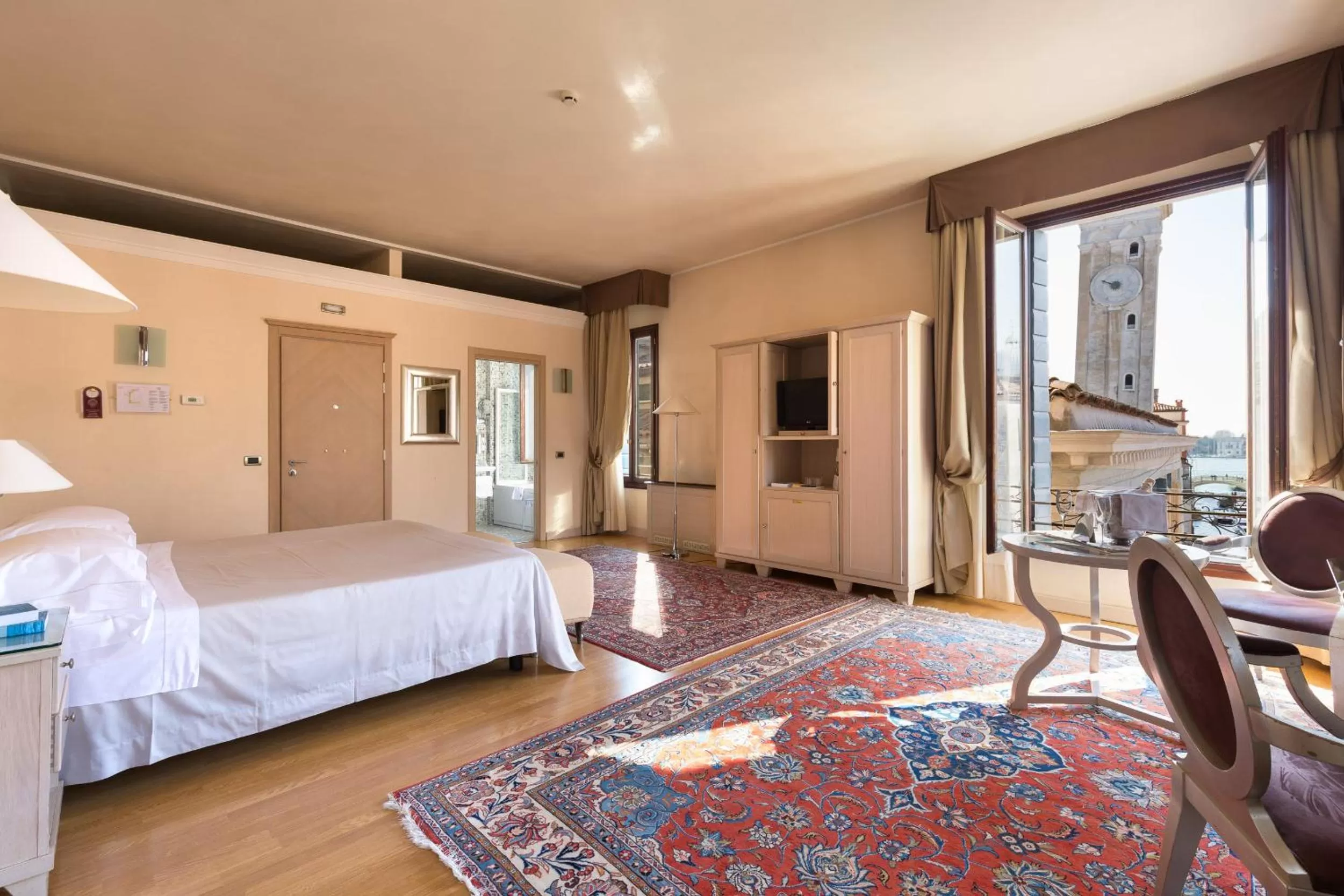 Bed in Hotel Liassidi Palace