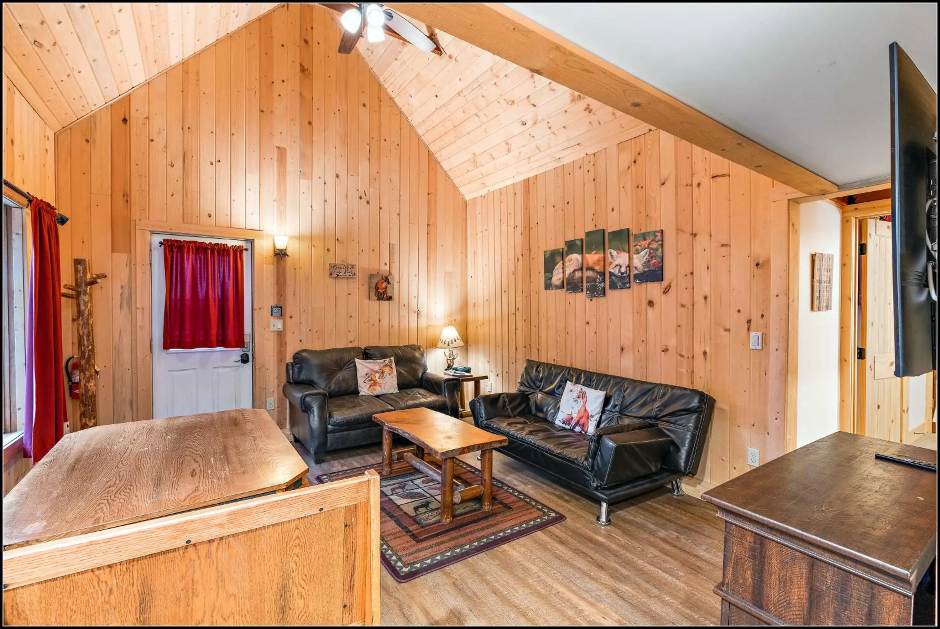 TV and multimedia, Seating Area in Brundage Bungalows