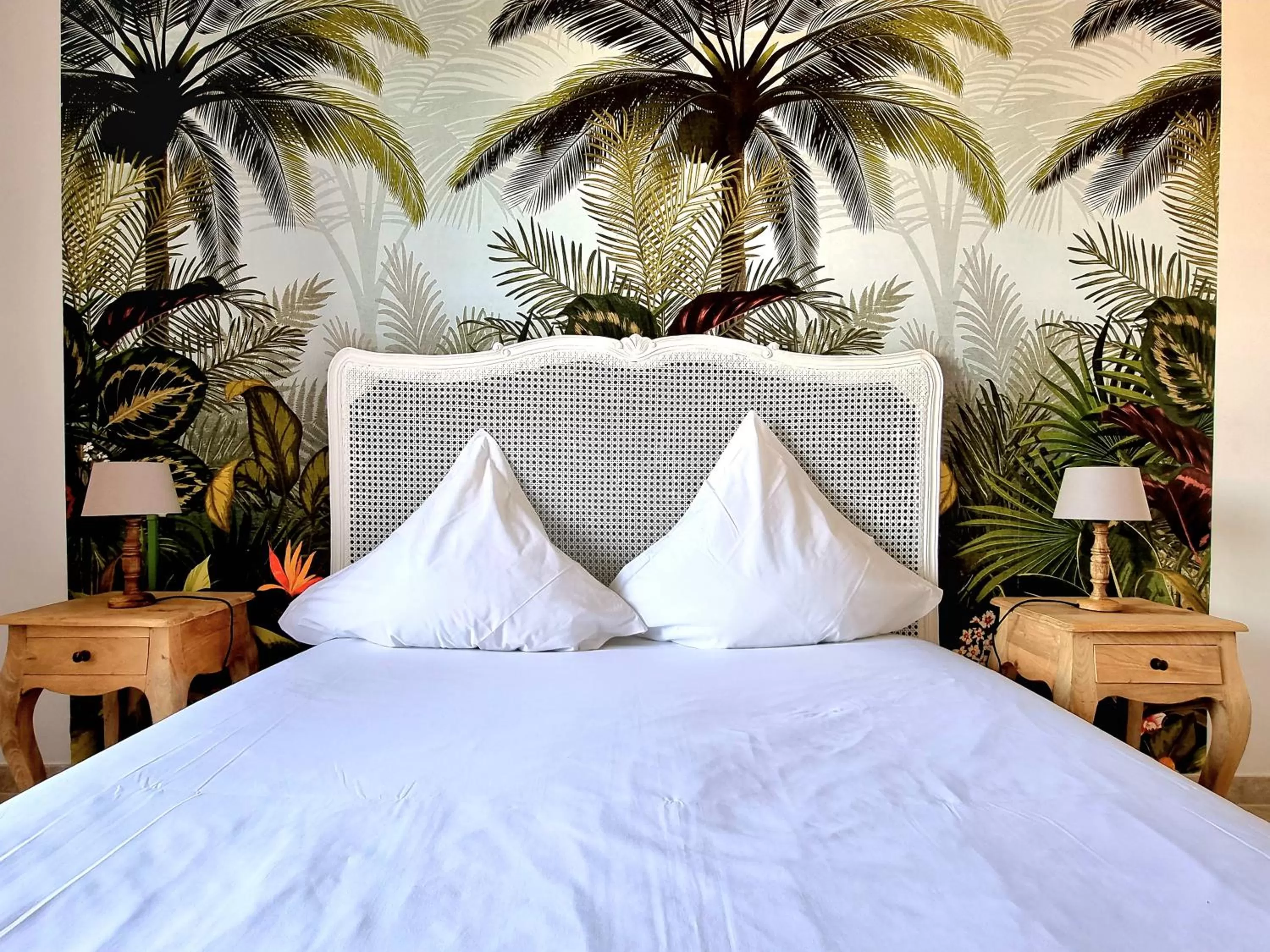 Decorative detail, Bed in Castillon Des Baux