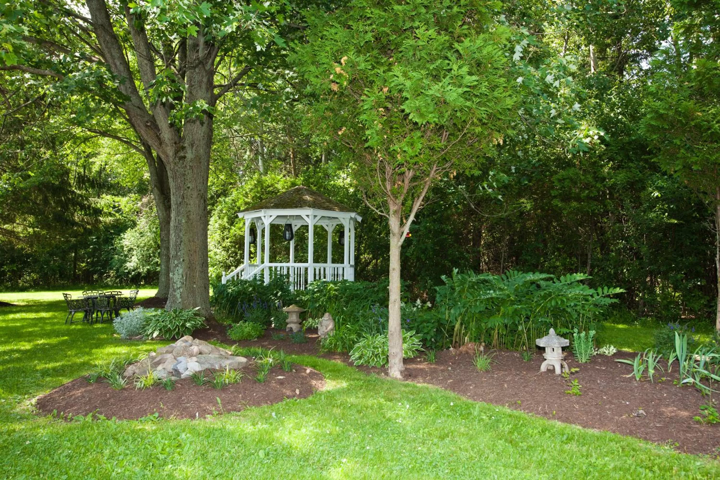 Whispering Winds Motel