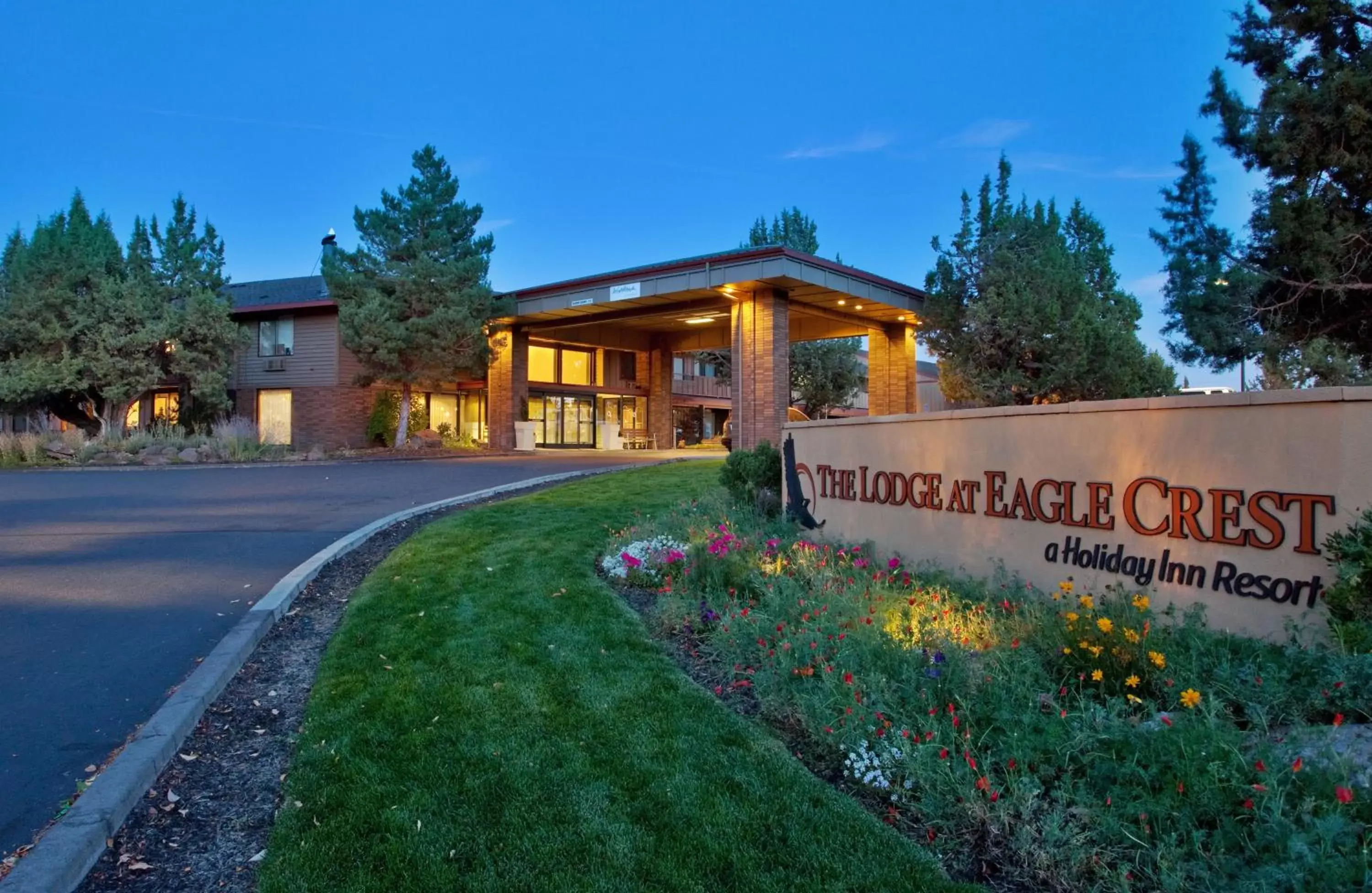Facade/entrance in The Lodge at Eagle Crest Facade/entrance in The Lodge at Eagle Crest