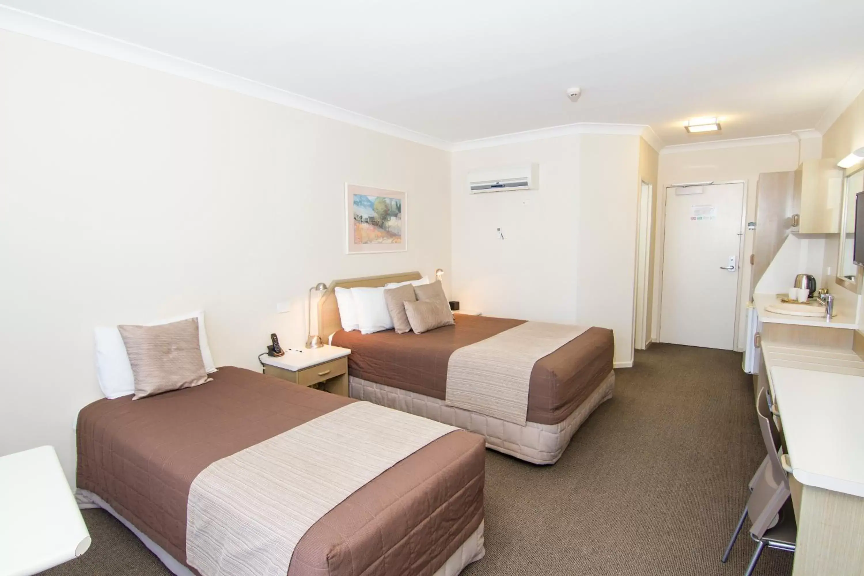 Photo of the whole room, Bed in Dubbo RSL Club Motel